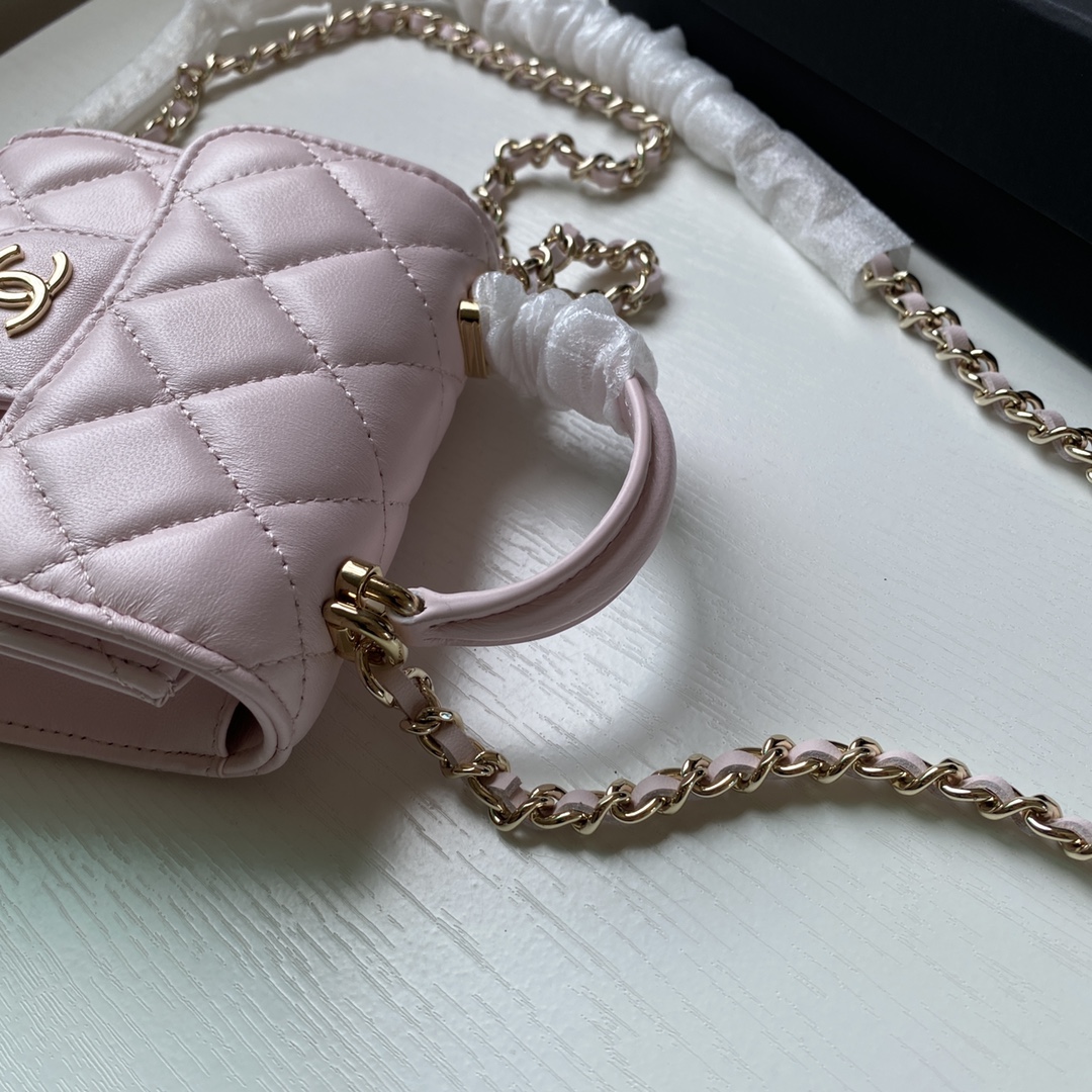 Chanel 2022C新品到货 带手提的化妆包 内配小镜子 空间可以容纳纸巾、口红 等一些日常小物件