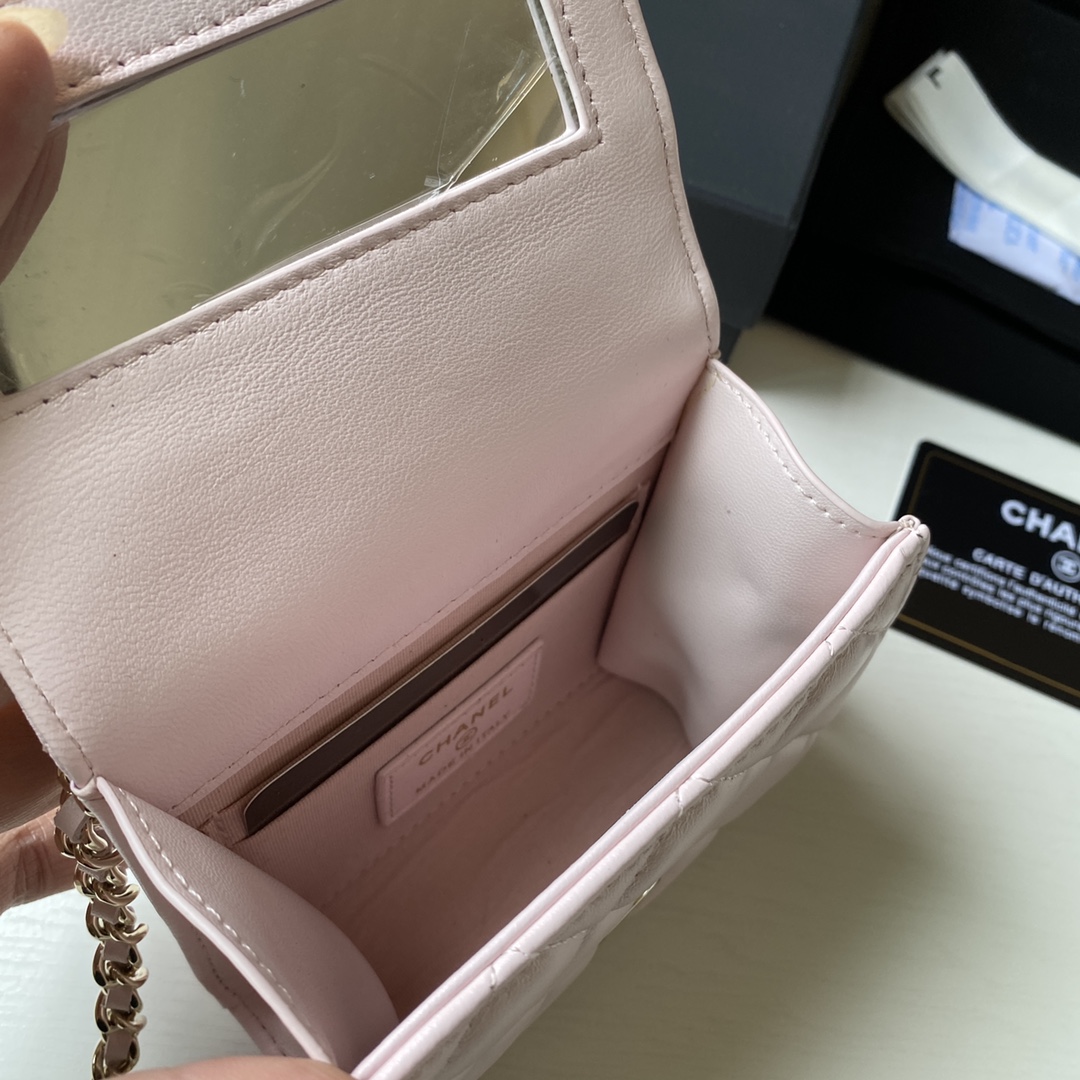 Chanel 2022C新品到货 带手提的化妆包 内配小镜子 空间可以容纳纸巾、口红 等一些日常小物件