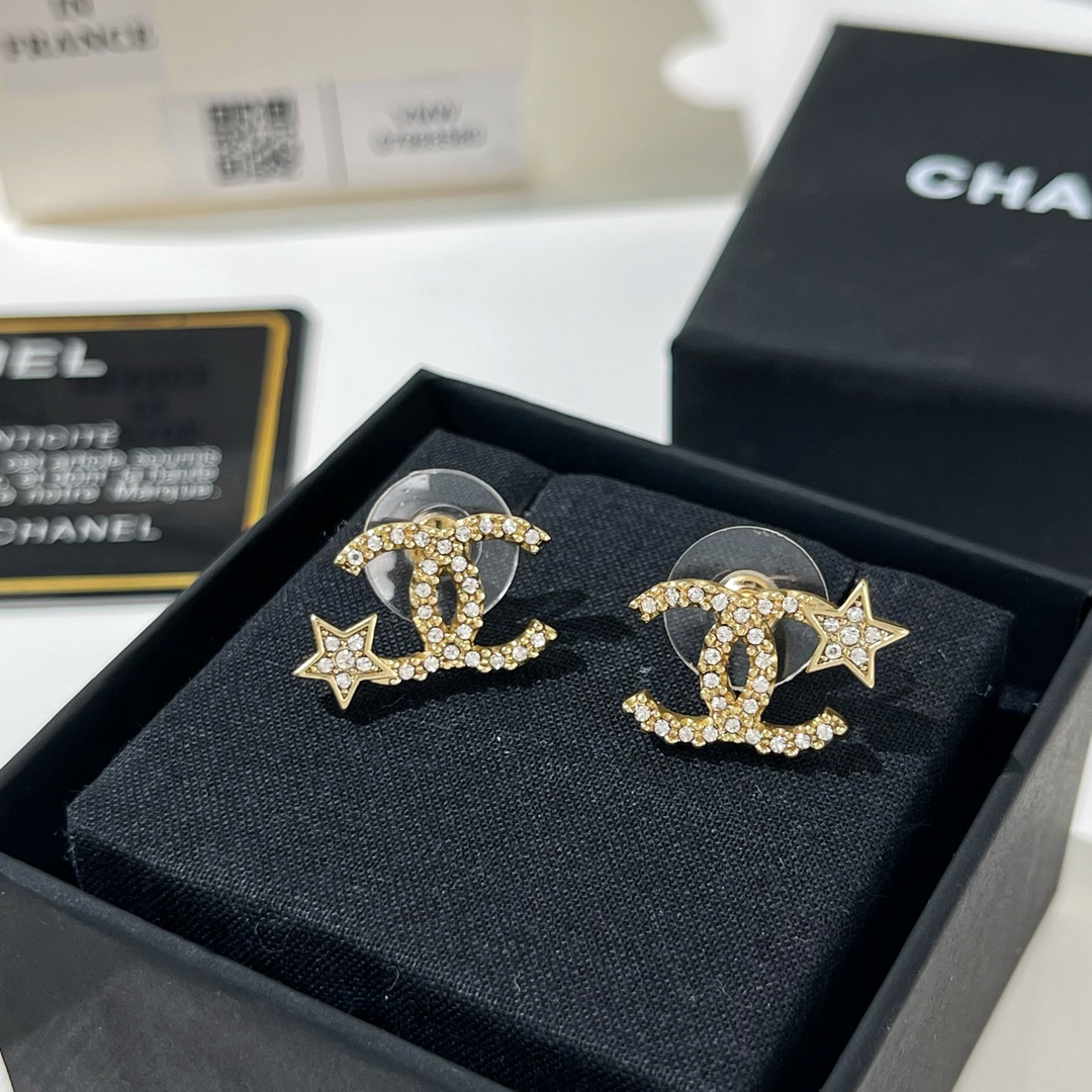 新款☑️CHANEL香奈儿满钻双c星星耳钉耳环