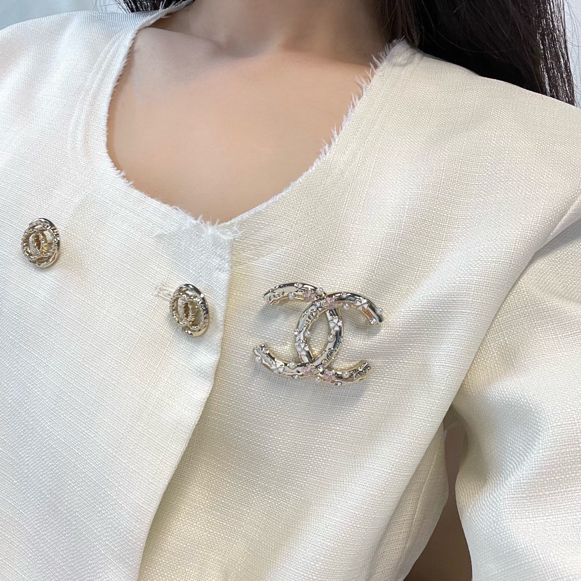 新款☑️CHANEL香奈儿双c白色粉色四叶草珍珠胸针