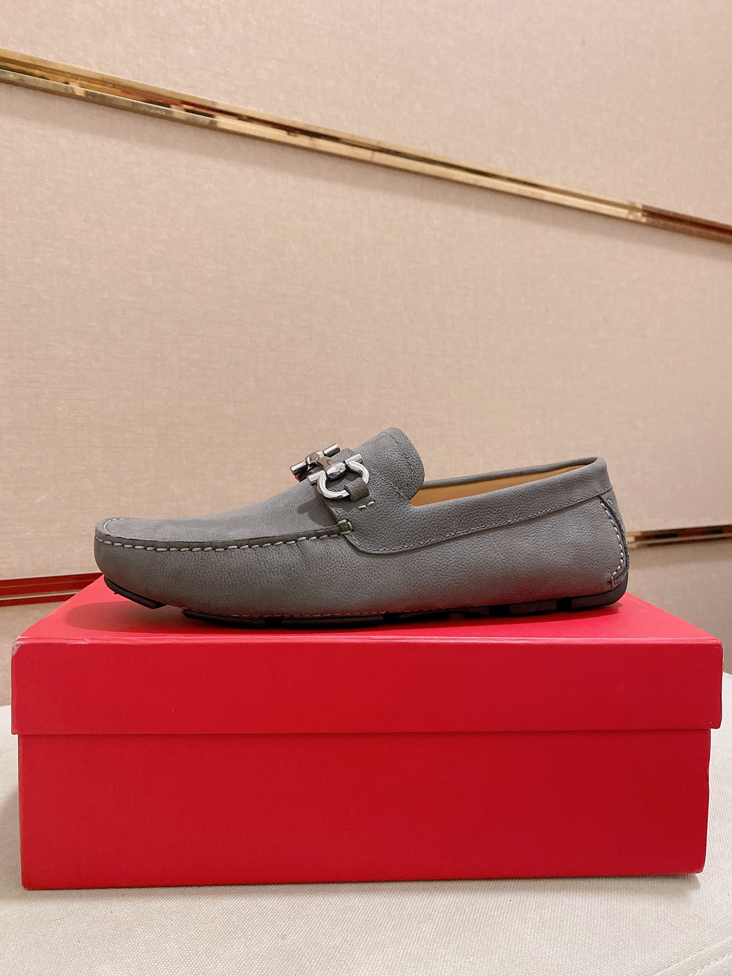 K0 高版本 菲拉格慕Ferragamo品质 🆕🆕独家爆款现货🔥🔥新品上架，高品质TODS男士豆豆鞋高品质，高端开车鞋，配全套包装💪 💪 材质：进口头层牛皮🐂+进口优质水染牛皮内里+耐磨大底👍🏻👍🏻特点：高档舒适 纯手工制作 🚀 🚀 打造最适合您的的完美鞋履 🔥 🔥