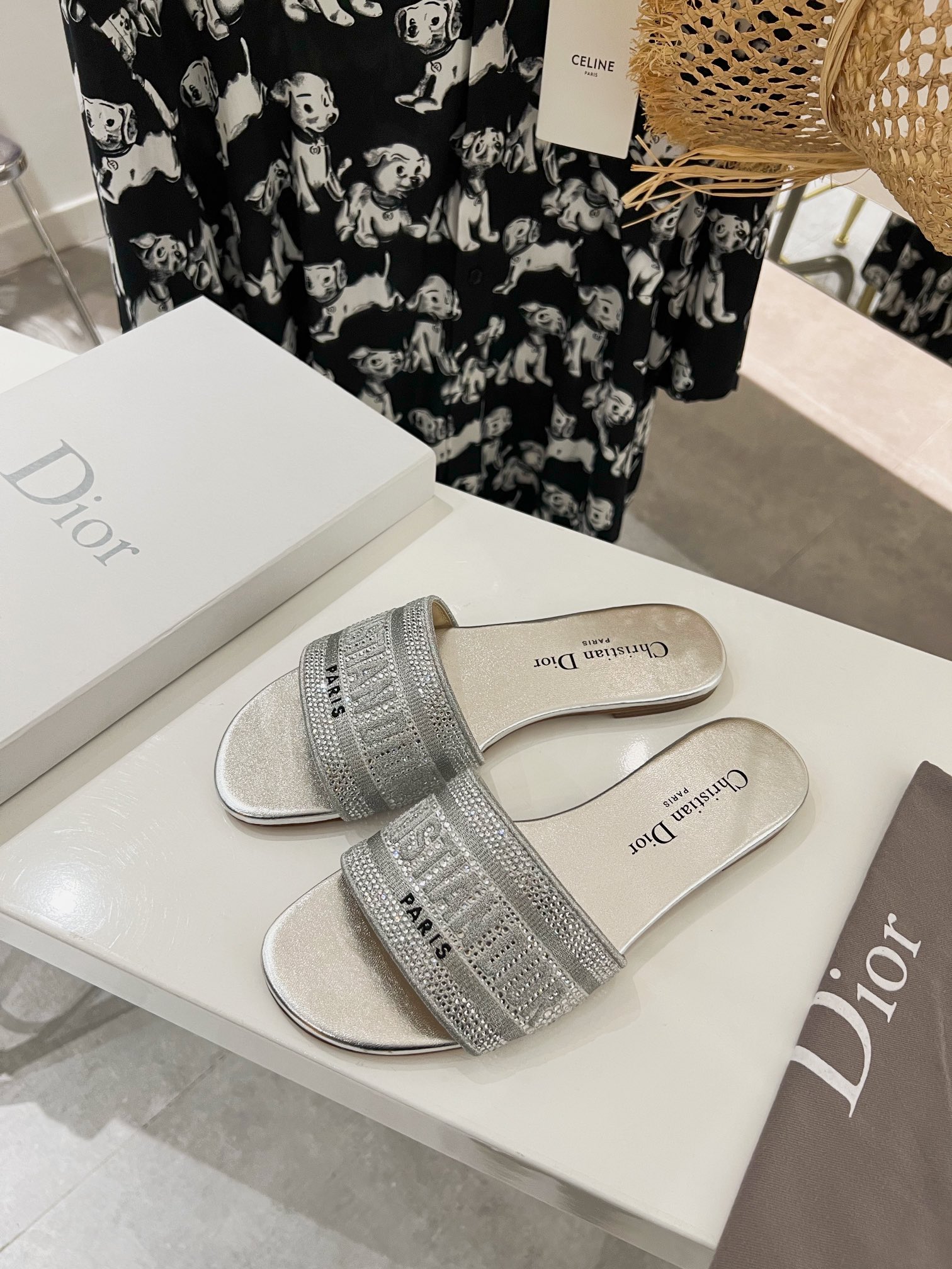 Dior 봄여름 리조트 컬렉션 CD 자수 슬리퍼 정품 워싱 오리지널 개발 이탈리아 천연가죽 아웃솔 별 각인