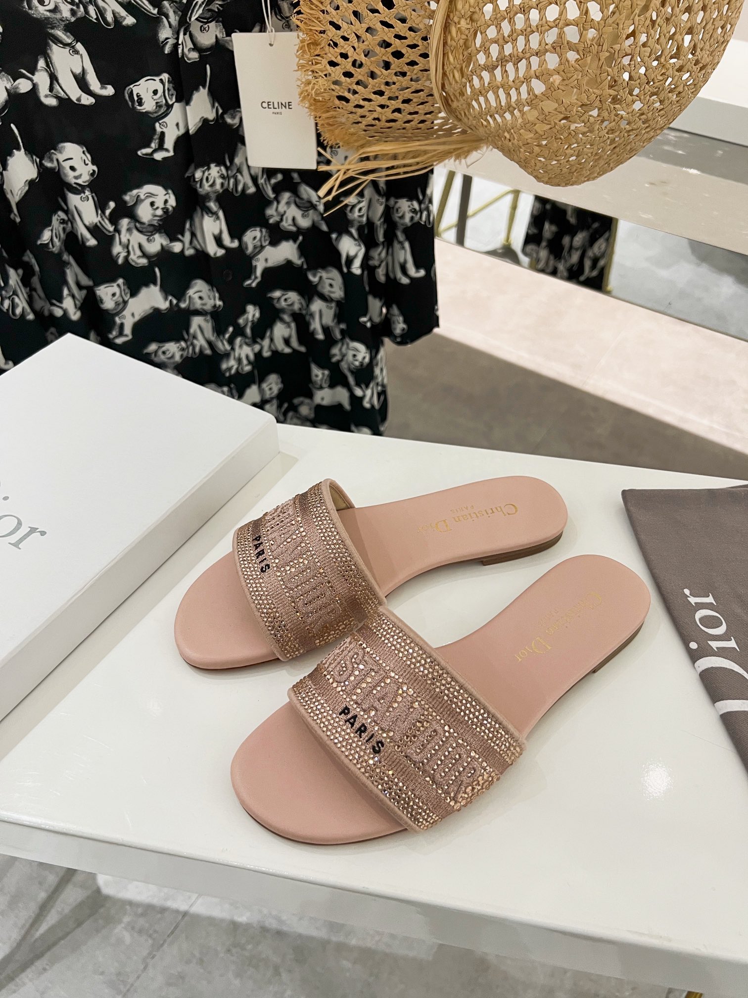Dior 봄여름 리조트 컬렉션 CD 자수 슬리퍼 정품 워싱 오리지널 개발 이탈리아 천연가죽 아웃솔 각인 스타 마크