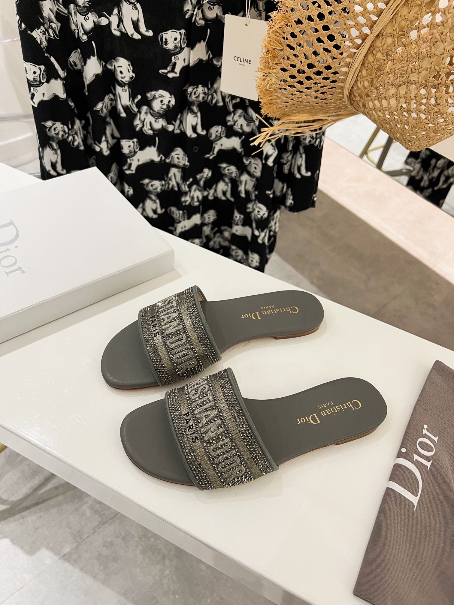 Dior 봄여름 리조트 컬렉션 CD 자수 슬리퍼 정품 워싱 오리지널 개발 이탈리아 천연가죽 아웃솔 별 각인
