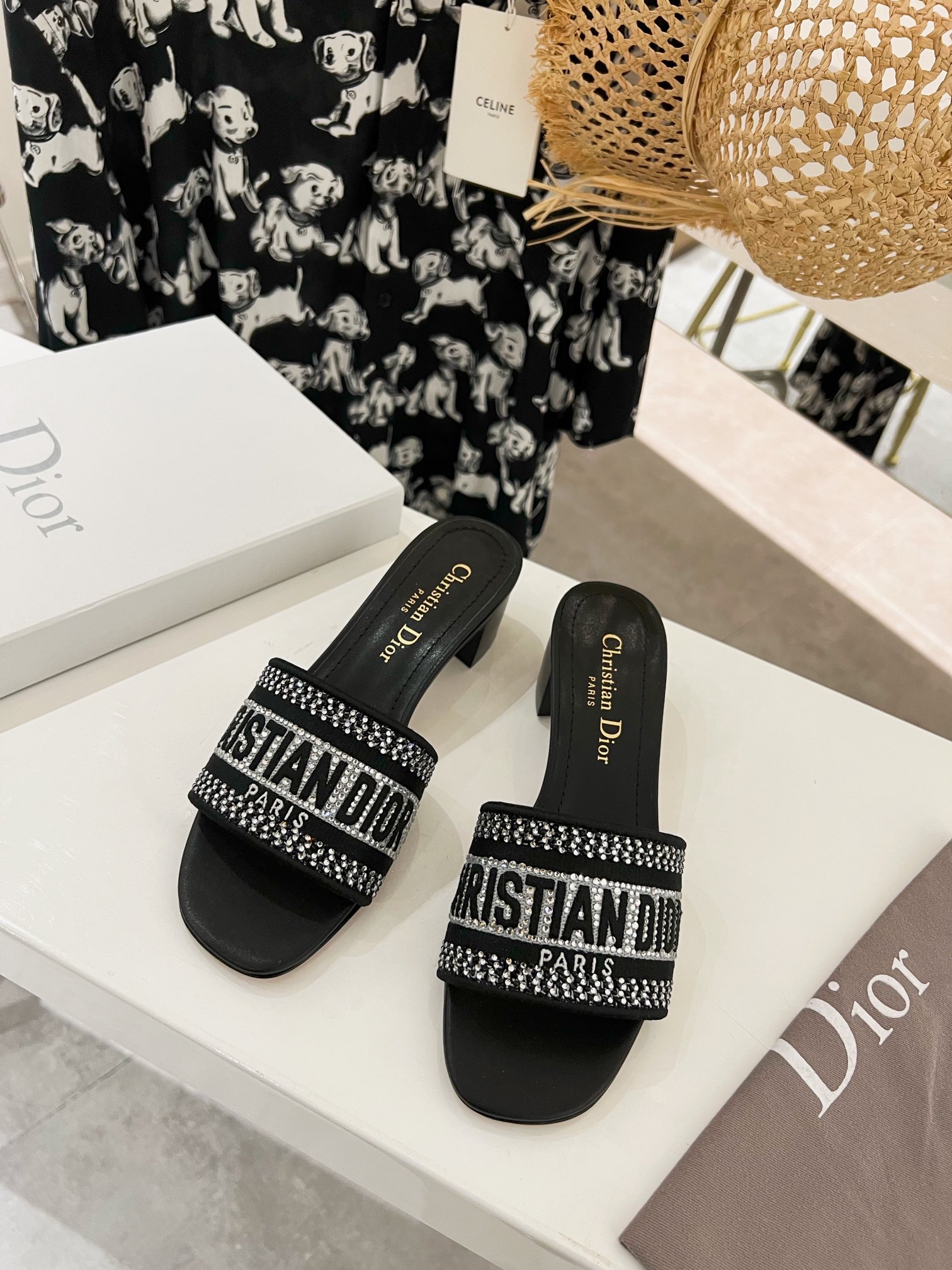 Dior 봄여름 리조트 컬렉션 CD 자수 슬리퍼 정품 워싱 오리지널 개발 이탈리아 천연가죽 아웃솔 각인 스타 마크