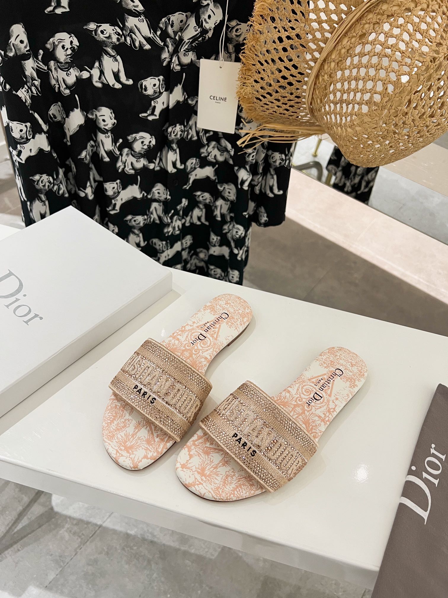 Dior 봄여름 리조트 컬렉션 CD 자수 슬리퍼 정품 워싱 오리지널 개발 이탈리아 천연가죽 아웃솔 별 각인