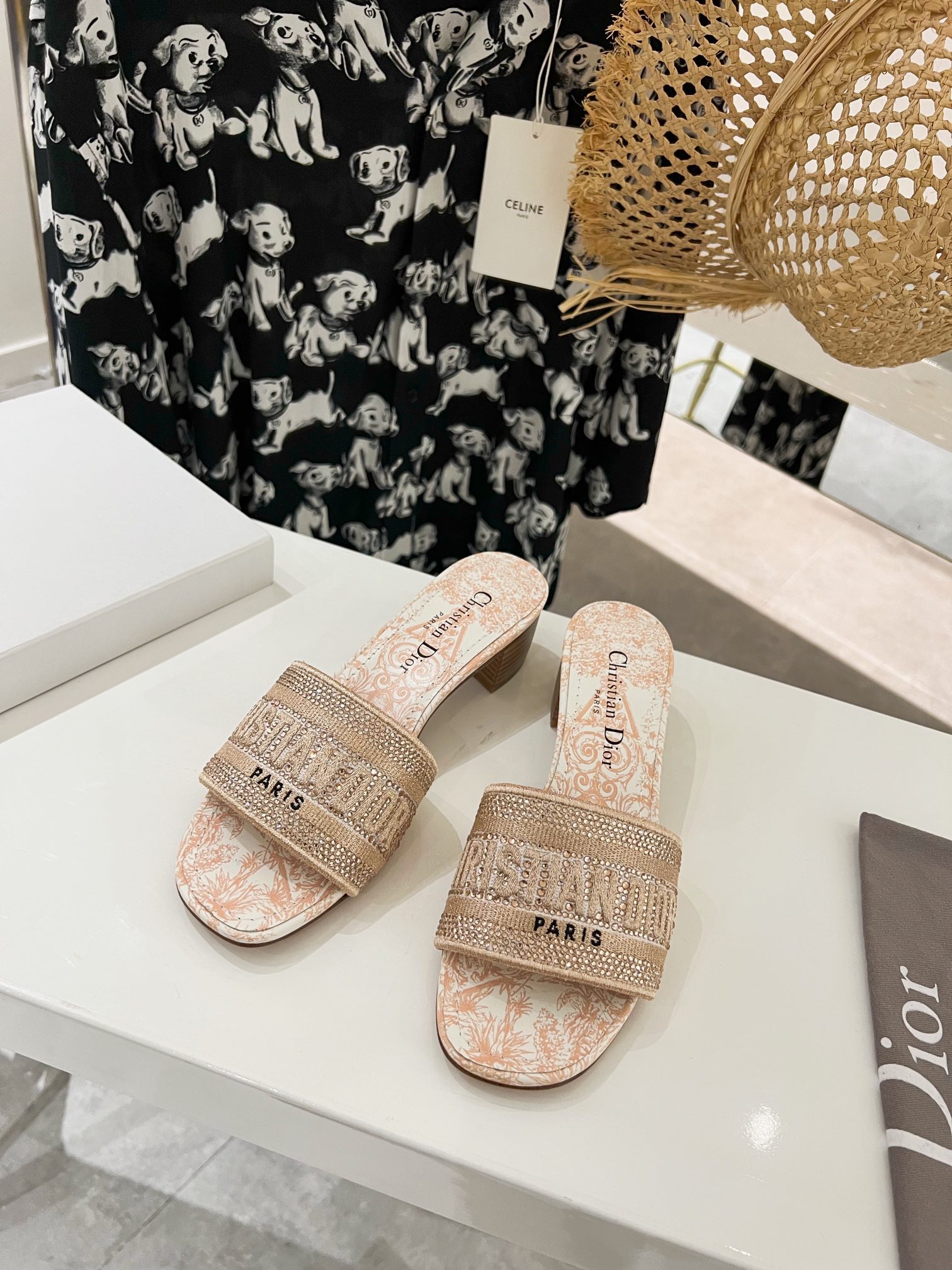 Dior 봄여름 리조트 컬렉션 CD 자수 슬리퍼 정품 워싱 오리지널 개발 이탈리아 천연가죽 아웃솔 별 각인