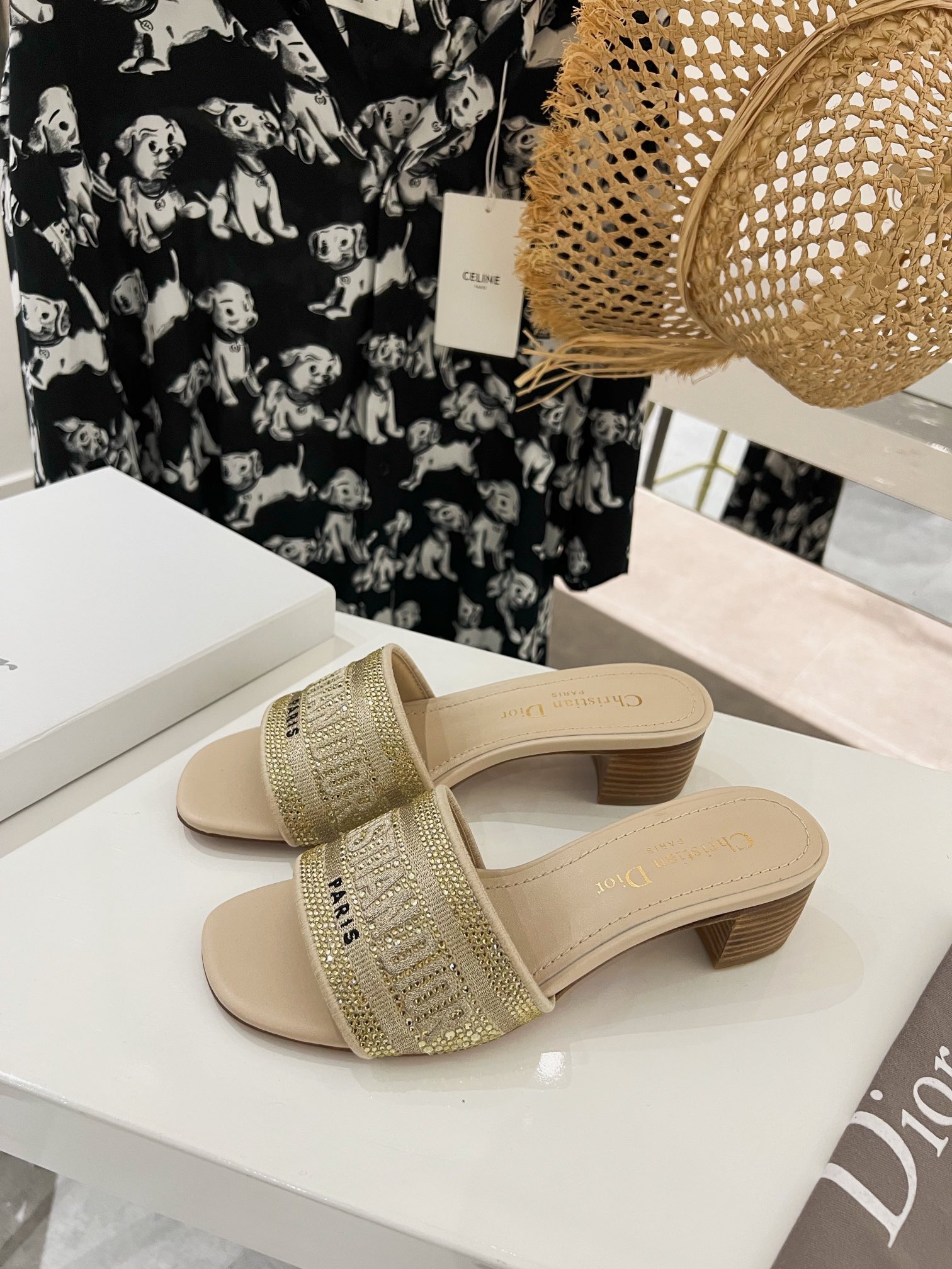 Dior 봄여름 리조트 컬렉션 CD 자수 슬리퍼 정품 워싱 오리지널 개발 이탈리아 천연가죽 아웃솔 각인 스타 마크