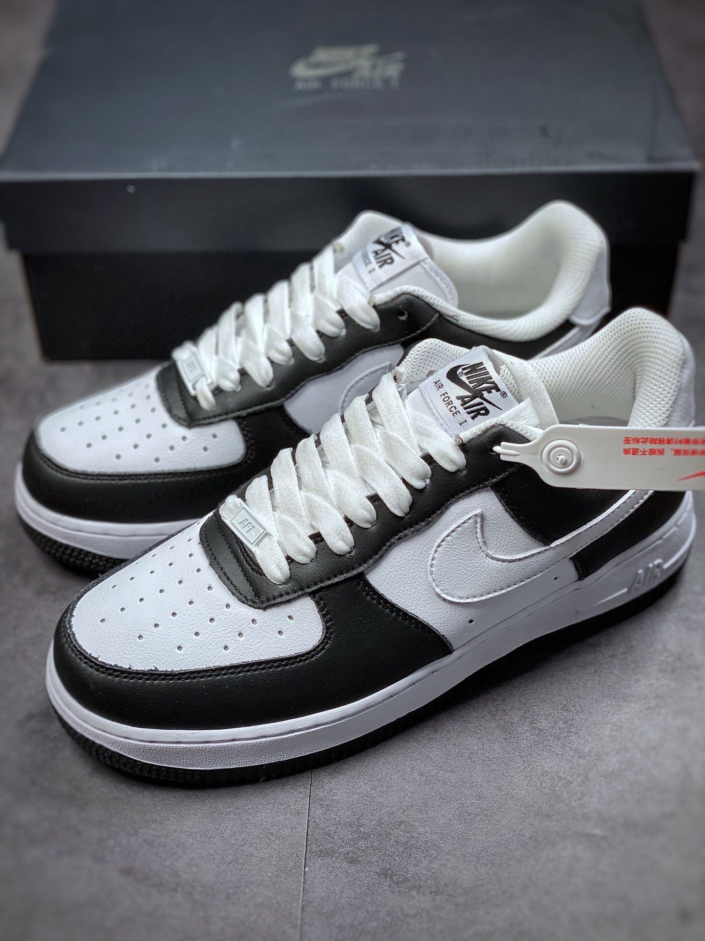 200  Nike Air Force 1 Low 07 黑白熊猫白钩 CW2288-689