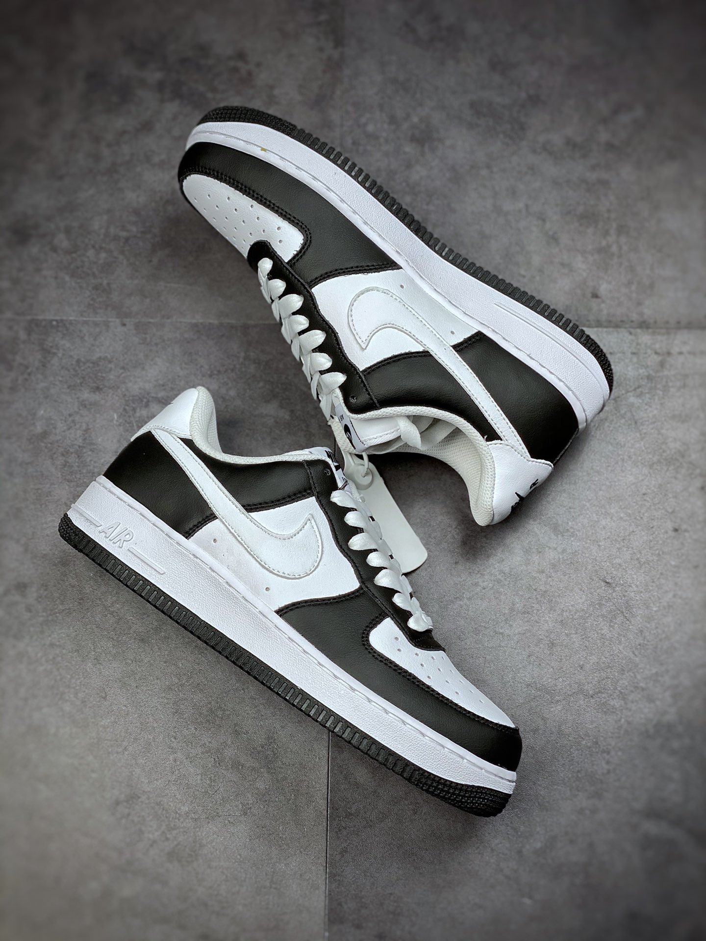 200  Nike Air Force 1 Low 07 黑白熊猫白钩 CW2288-689