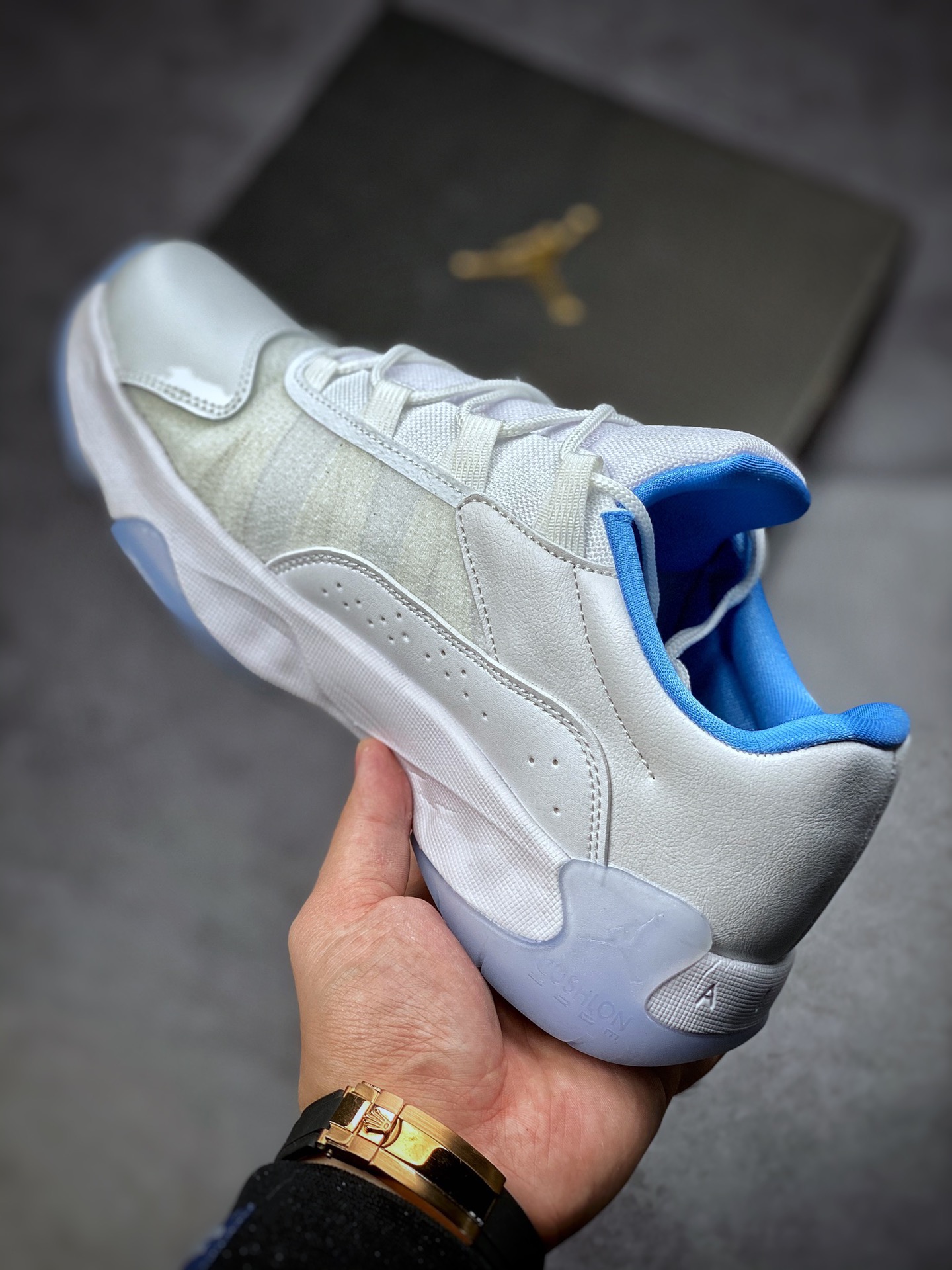 210  Air Jordan AJ11 CMFT Low South Beach 白传奇蓝季后赛低帮防滑减震篮球鞋DO0751-100