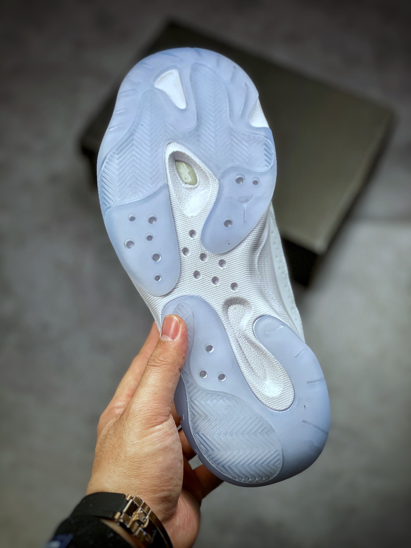 210  Air Jordan AJ11 CMFT Low South Beach 白传奇蓝季后赛低帮防滑减震篮球鞋DO0751-100