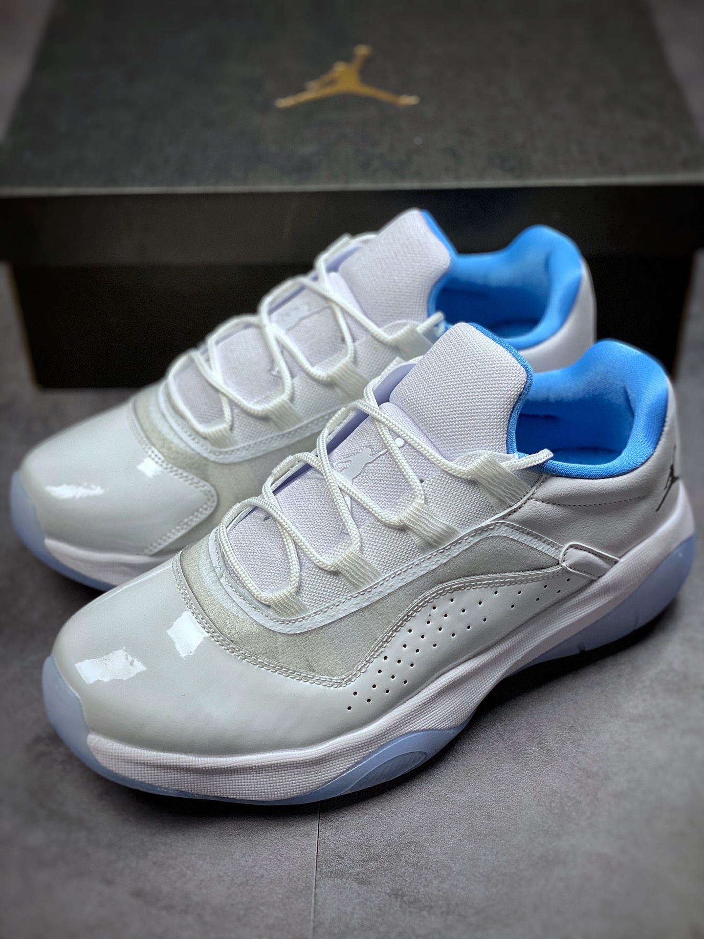 210  Air Jordan AJ11 CMFT Low South Beach 白传奇蓝季后赛低帮防滑减震篮球鞋DO0751-100