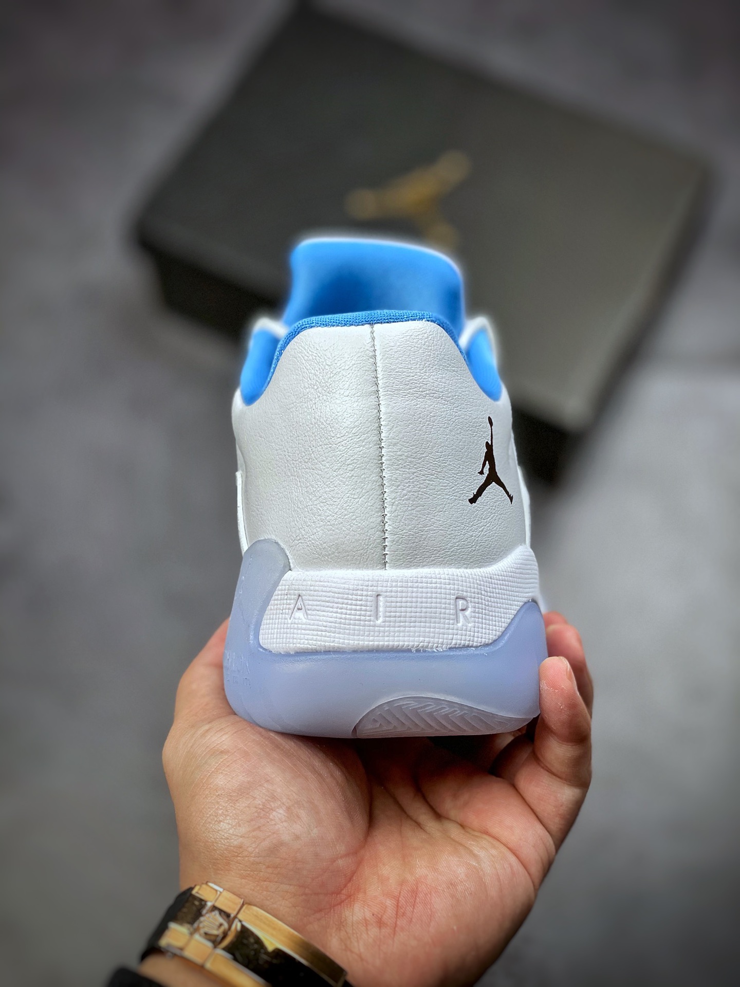 210  Air Jordan AJ11 CMFT Low South Beach 白传奇蓝季后赛低帮防滑减震篮球鞋DO0751-100