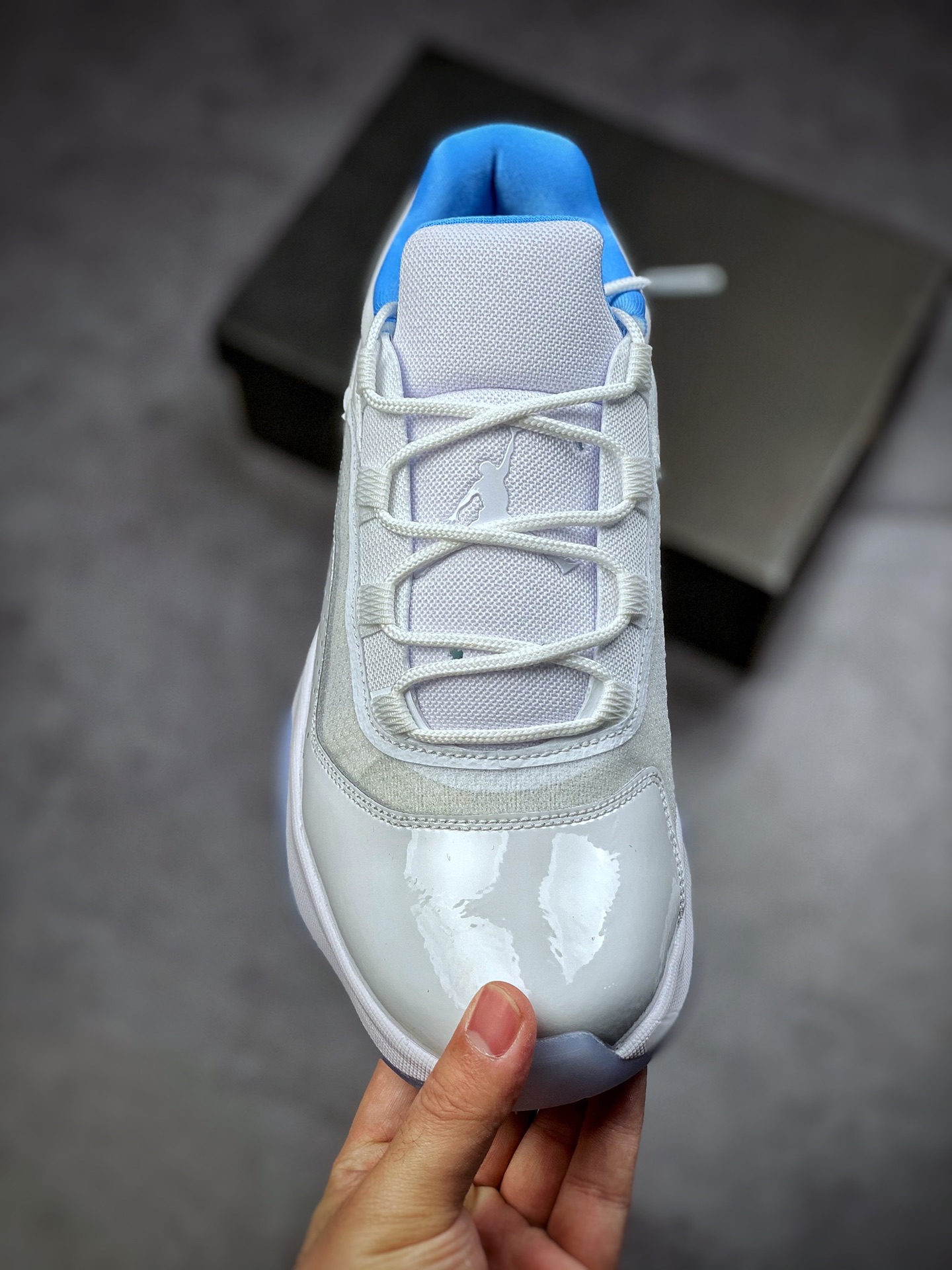 210  Air Jordan AJ11 CMFT Low South Beach 白传奇蓝季后赛低帮防滑减震篮球鞋DO0751-100