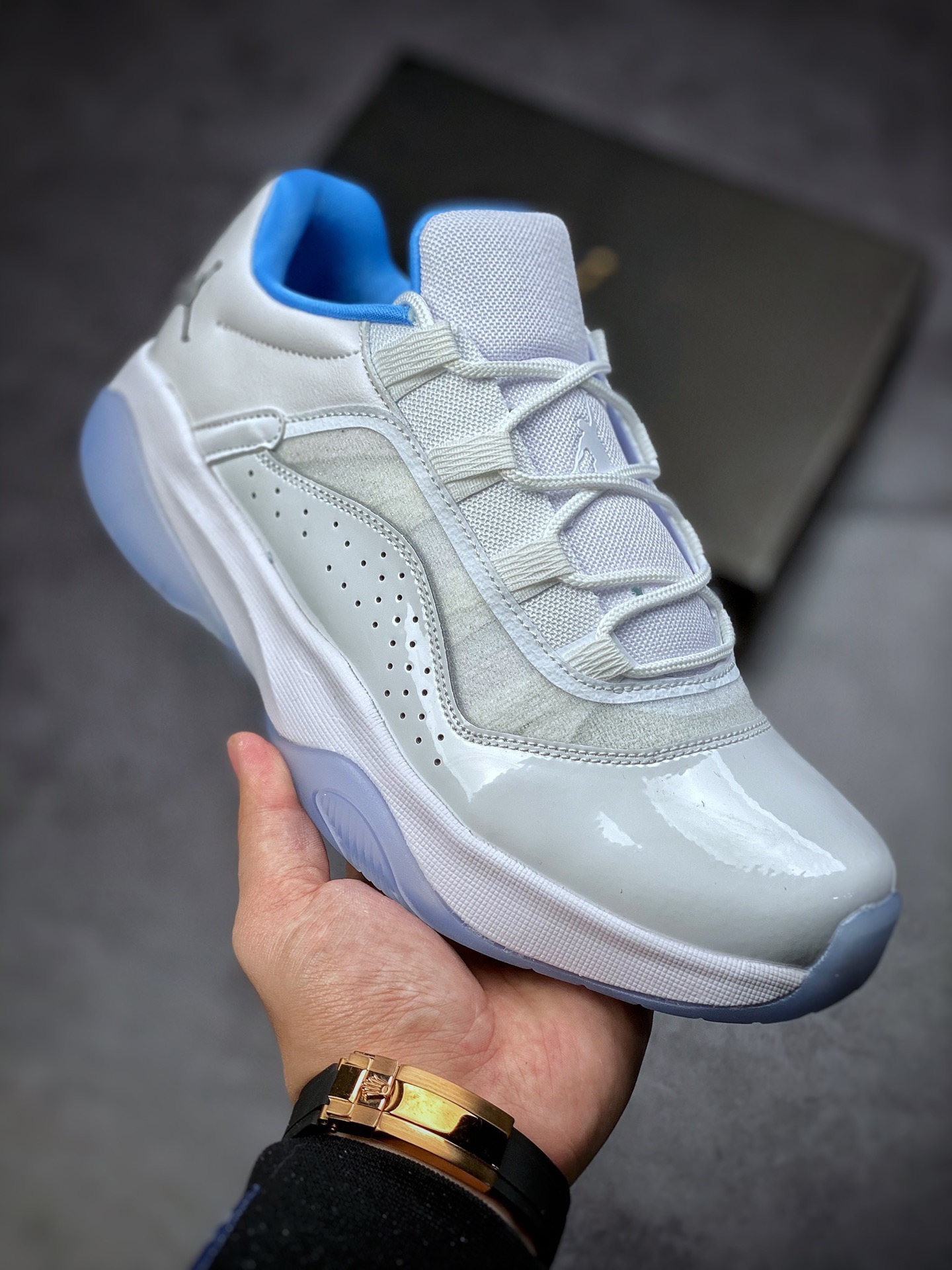 210  Air Jordan AJ11 CMFT Low South Beach 白传奇蓝季后赛低帮防滑减震篮球鞋DO0751-100