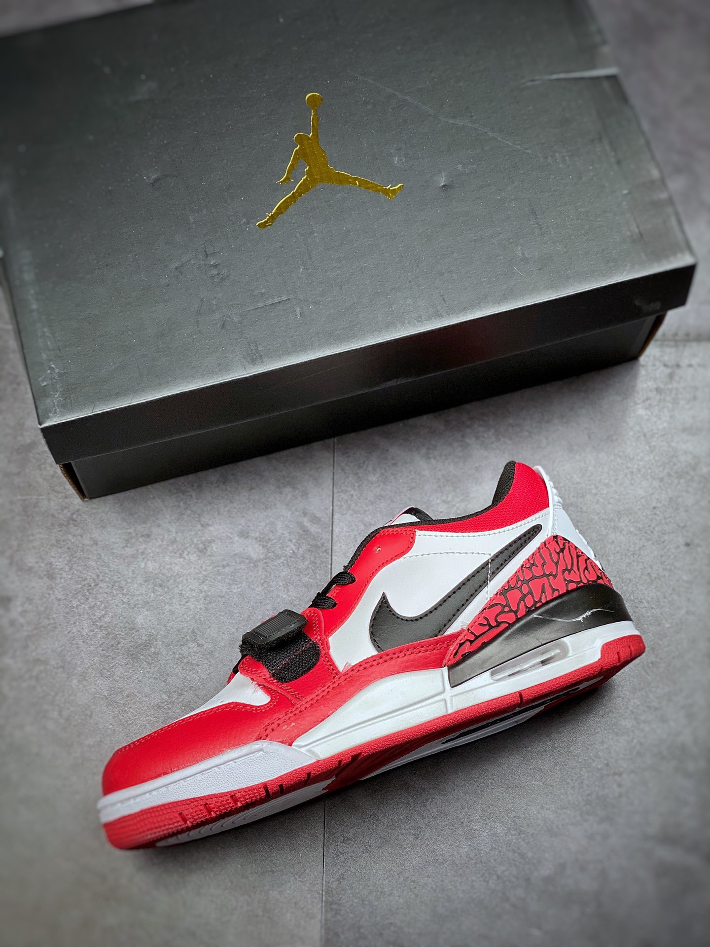 200  Air Jordan  Legacy 三合一312 ”芝加哥” 有着交错结合的设计CD7069-116