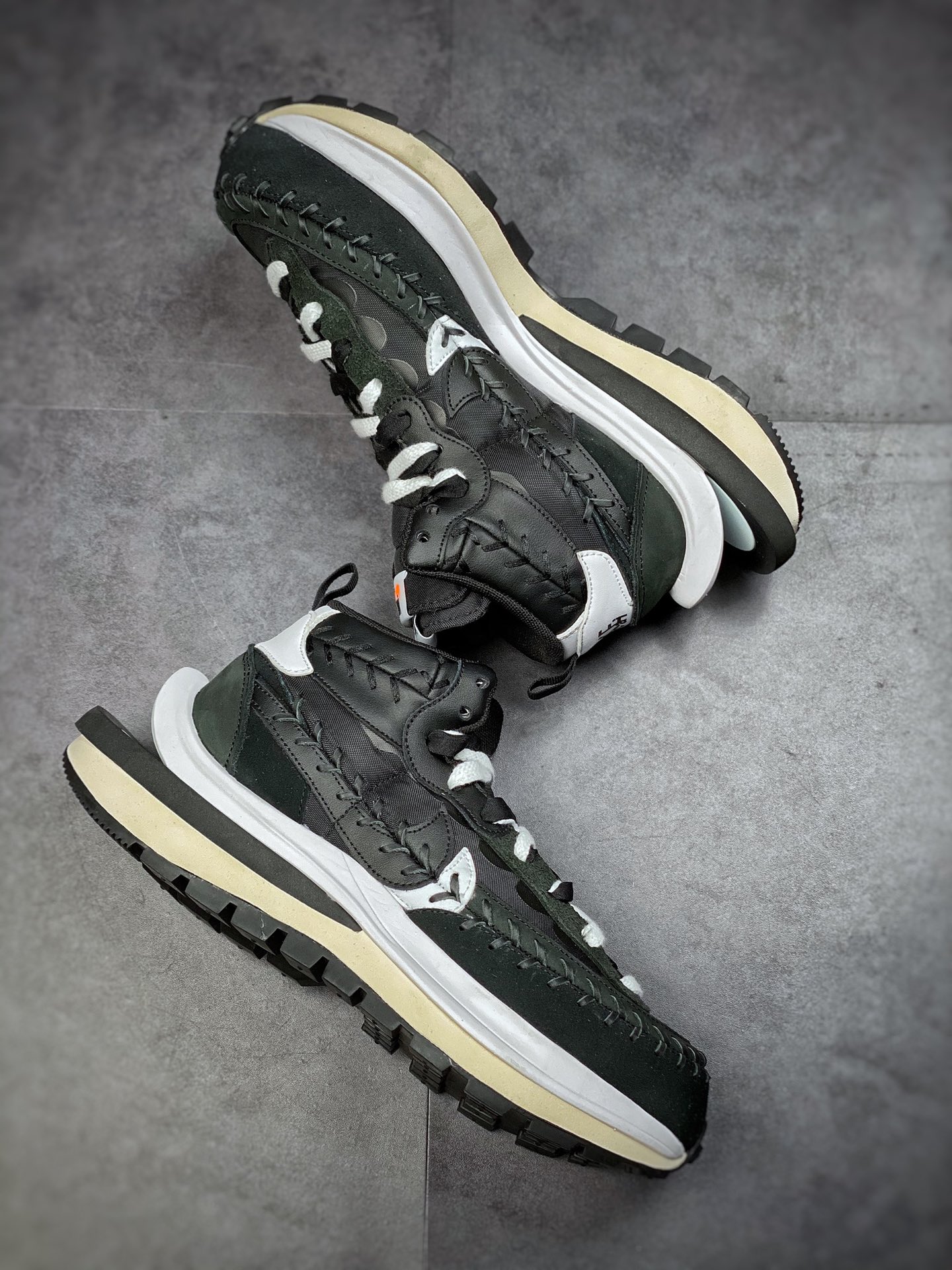 360  Jean Paul Gaultier x sacai x Nike VaporWaffle ”Sesame”  三方联名DH9186-001