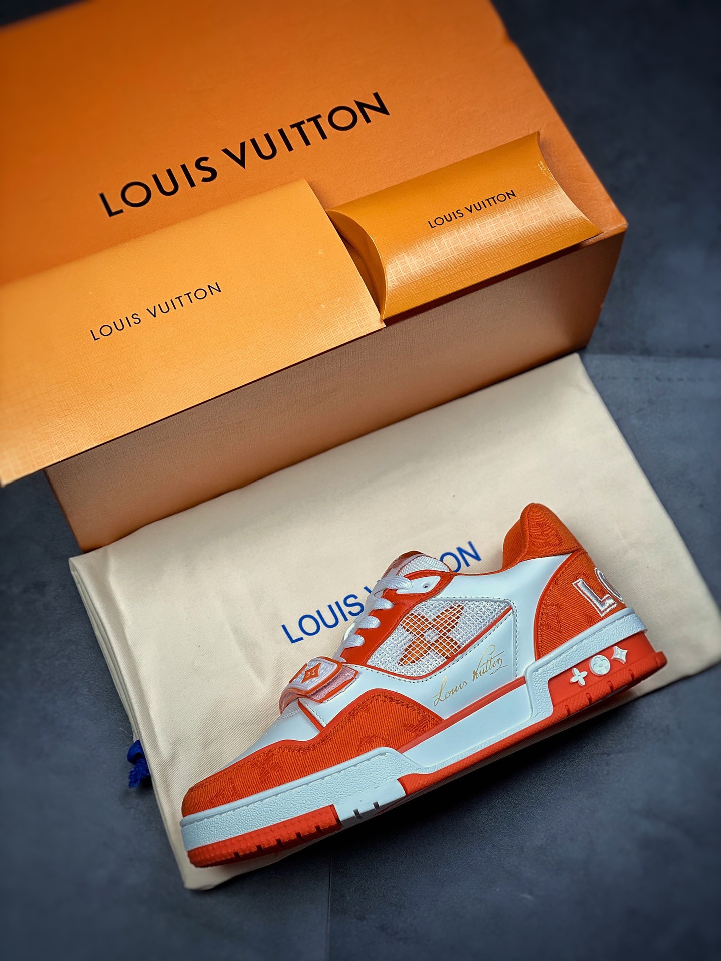 500  2022 LV Trainer 限定联名 入秋最新配色国内限定无售