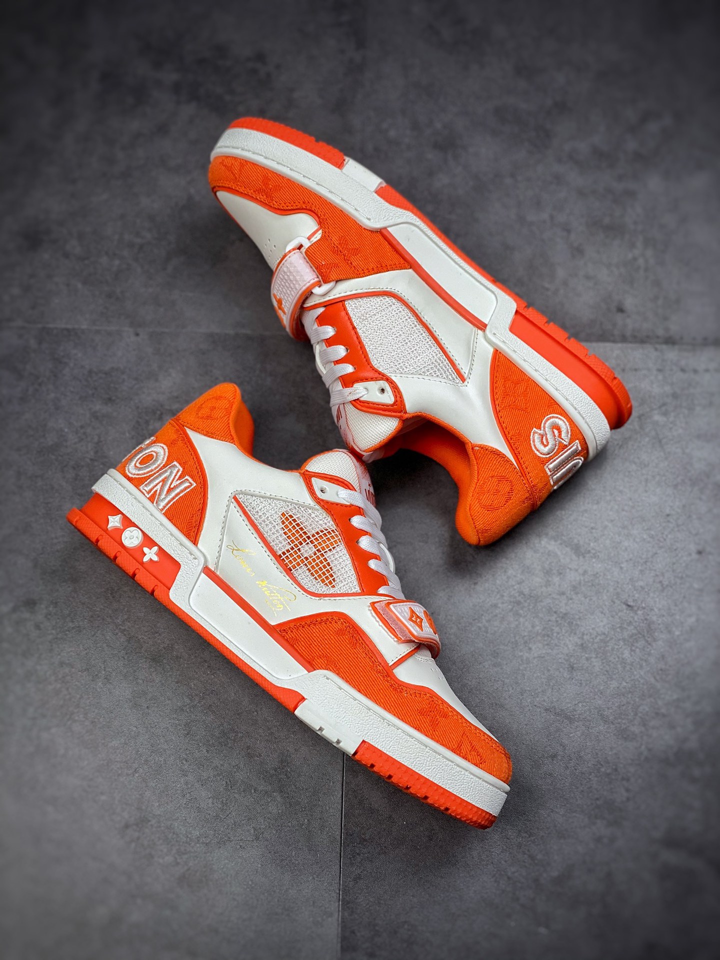 500  2022 LV Trainer 限定联名 入秋最新配色国内限定无售