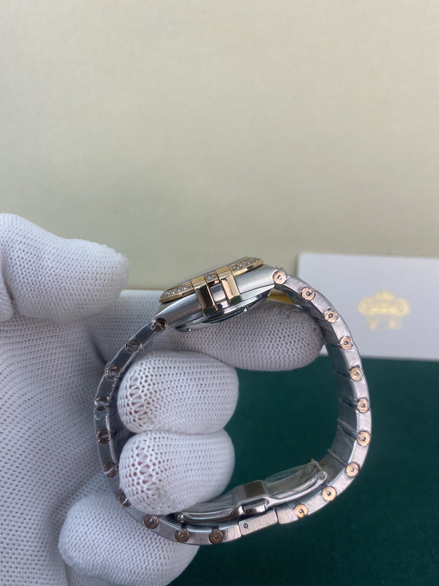 Omega 皇家 欧米茄星座系列女款玫瑰金镶钻