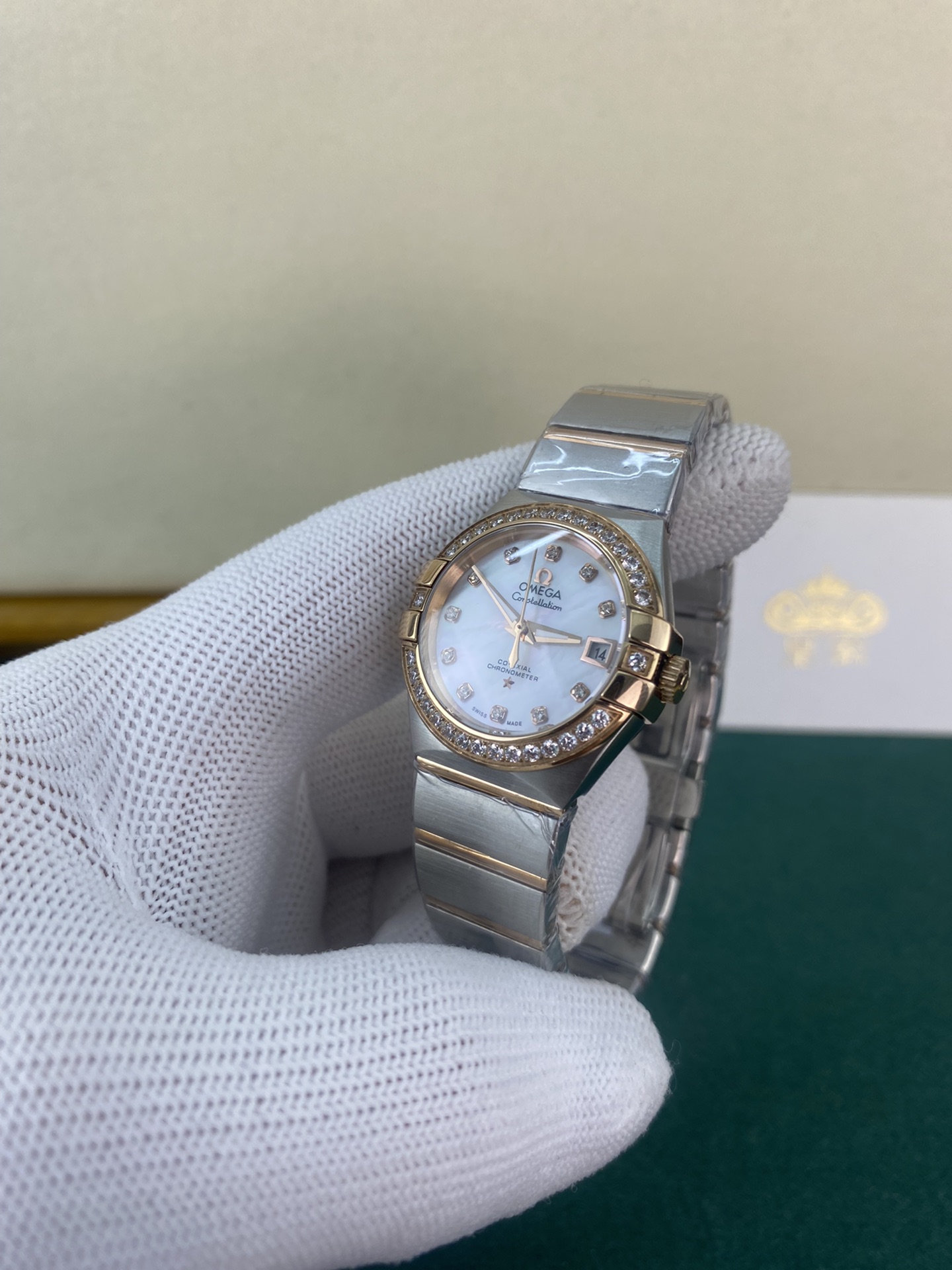 Omega 皇家 欧米茄星座系列女款玫瑰金镶钻