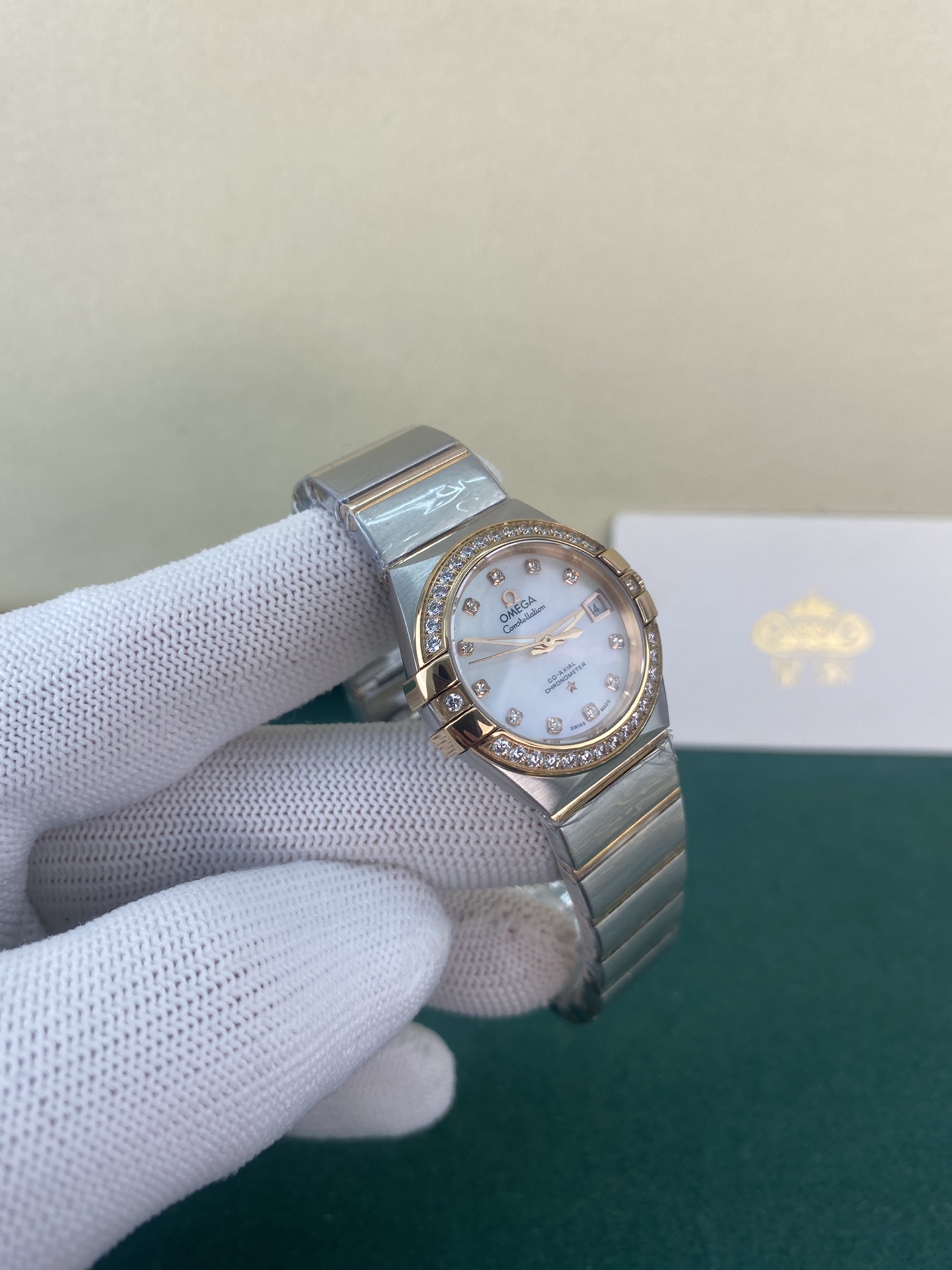 Omega 皇家 欧米茄星座系列女款玫瑰金镶钻