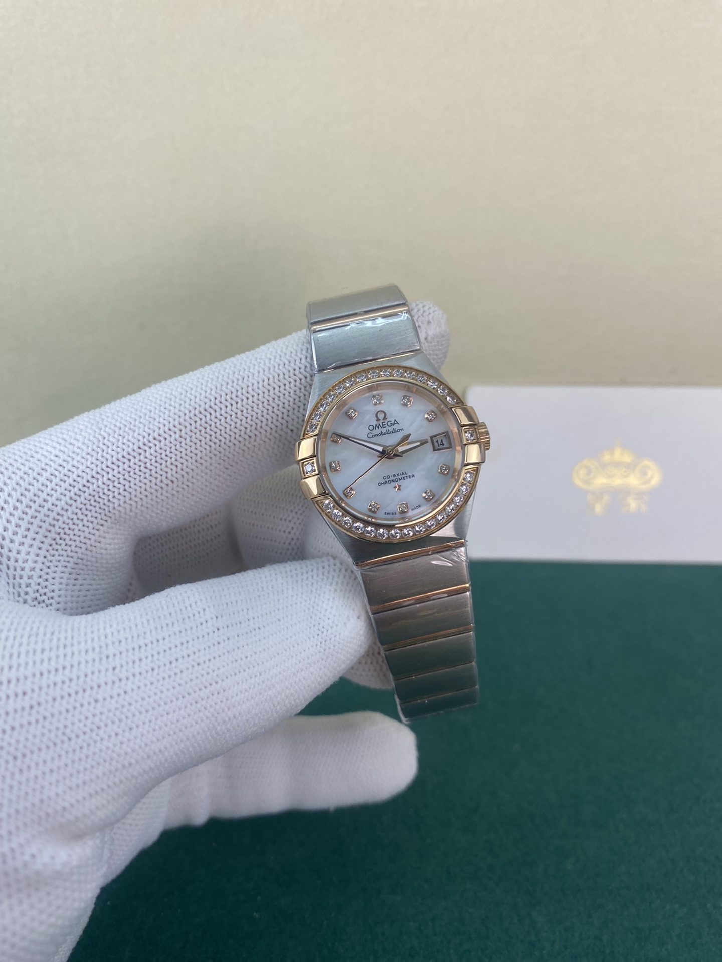 Omega 皇家 欧米茄星座系列女款玫瑰金镶钻