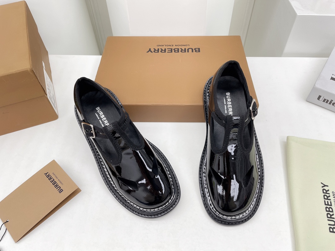 Luxury Burberry Shoe Collection with Italian Leather Soles and Original Packaging - 图片 2