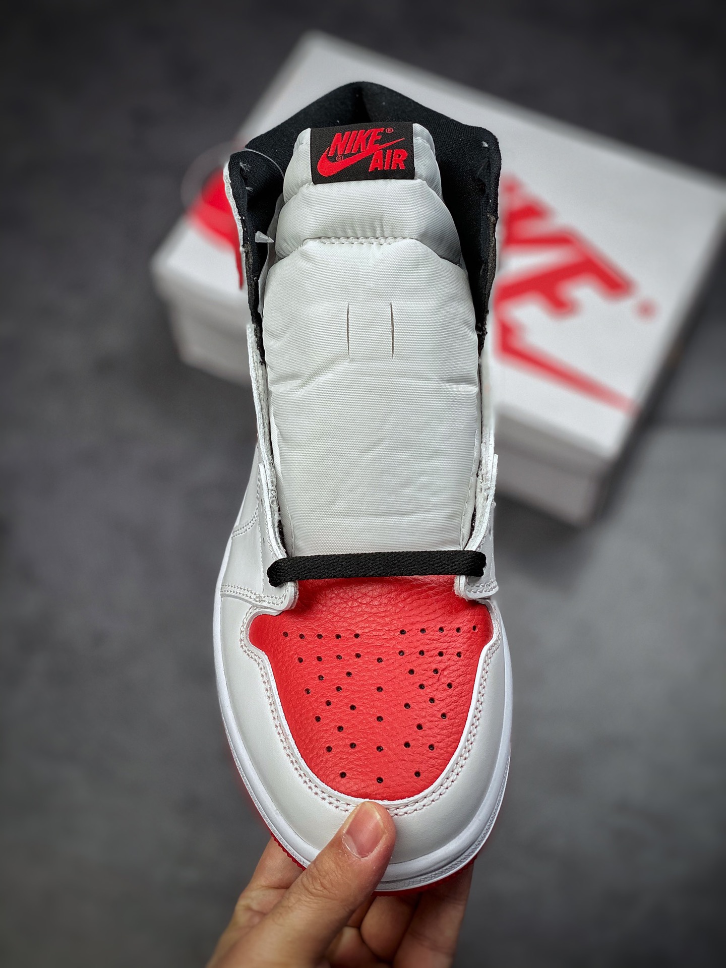 260  Air Jordan 1 “Herigtage”白黑红 555088-161