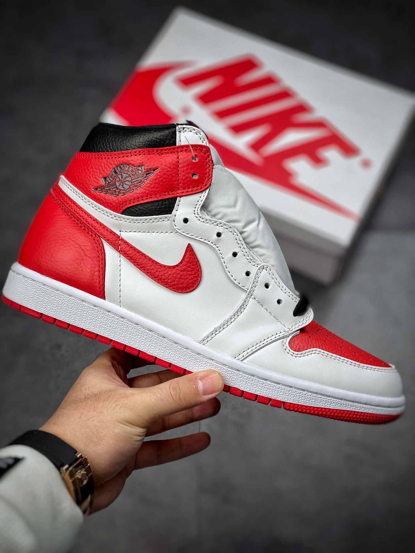 260  Air Jordan 1 “Herigtage”白黑红 555088-161