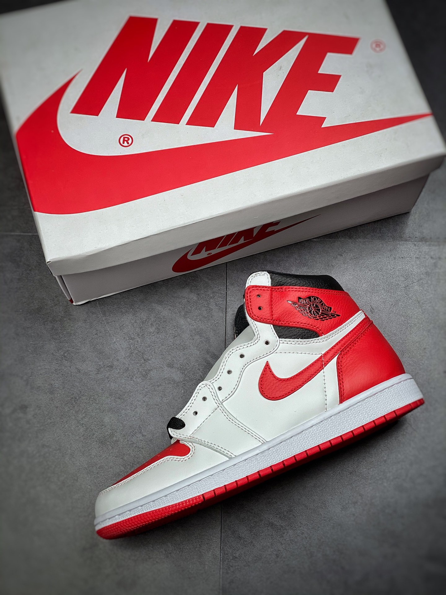 260  Air Jordan 1 “Herigtage”白黑红 555088-161