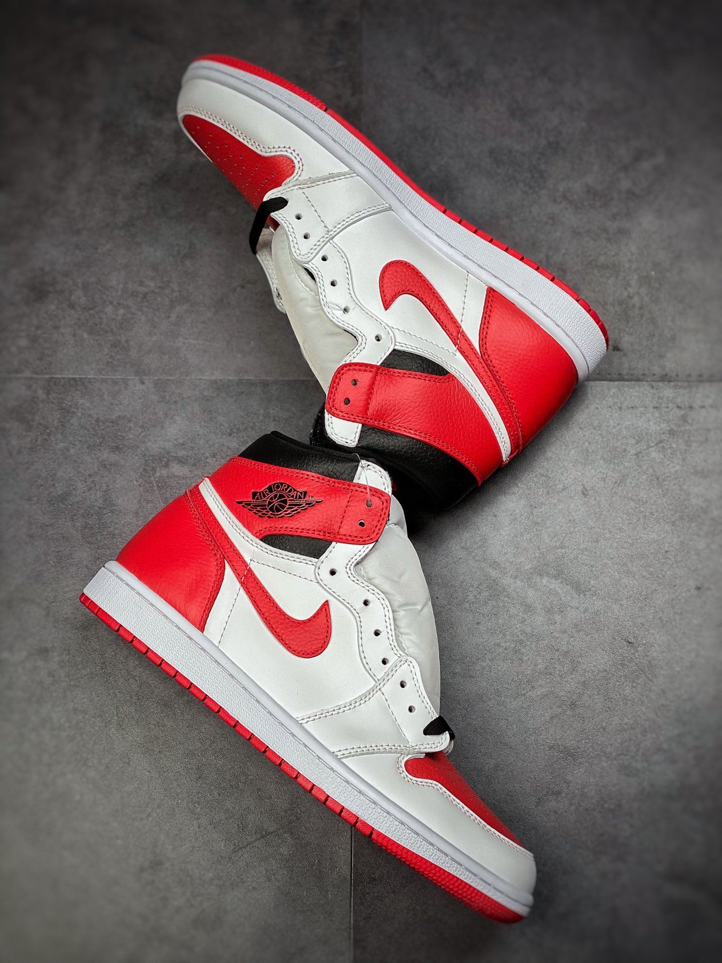 260  Air Jordan 1 “Herigtage”白黑红 555088-161