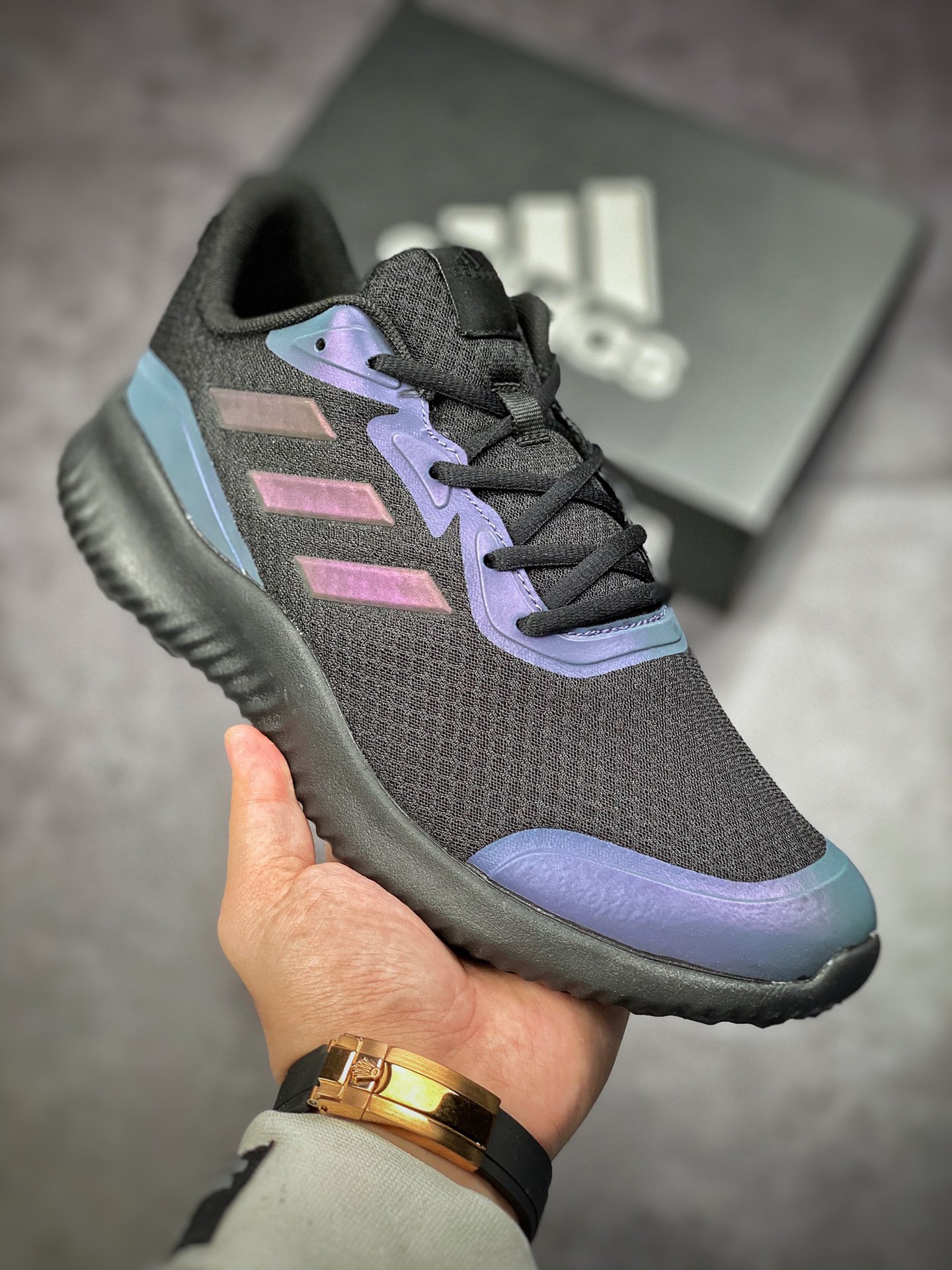 170  阿迪 ALPHAMAGMA 新款 训练跑步运动鞋  GZ3402DD