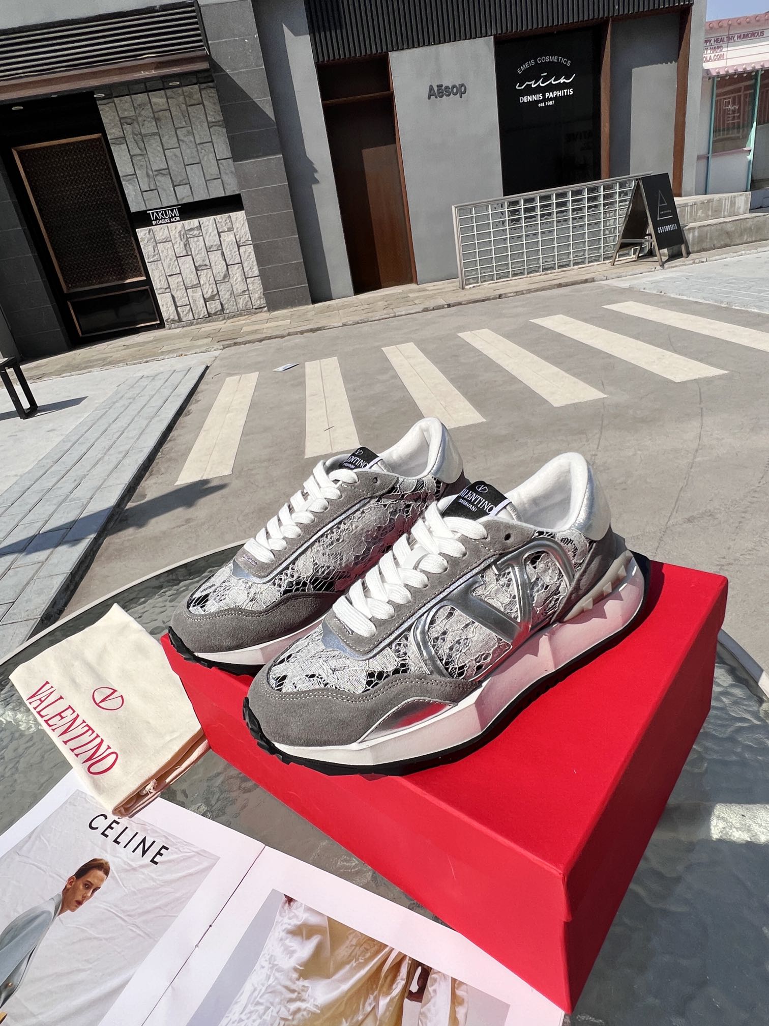 K0    Valentino华伦天奴 Lacerunner 蕾丝和网眼织物运动鞋   2022早春系列情侣款💑重磅来袭原版购入一比一拆卸复刻金典鞋面大logo尽显品牌光芒，女款35-41。男款38-45[胜利]官网发售6色现货供应