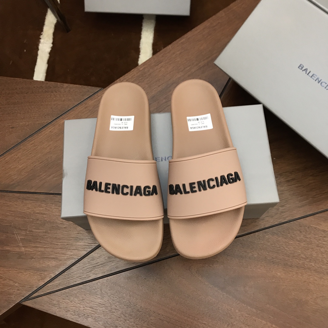NO:348801,Balenciaga luxury couple slippers, casual loose and comfortable style. The picture must be popular [Happy][Happy] Size Women 36-41 Male: 38-45.,,balenciaga,slippers19860909巴黎世家 奢侈品情侣拖鞋,休闲宽松舒适型.上图片必爆款[愉快][愉快] Size女36-41 男:38-45.,,balenciaga,slippers,Men's shoes