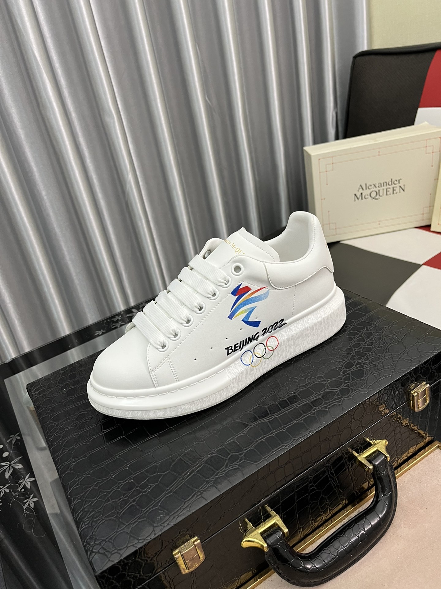 J0  男女情侣款品牌 Brand : MQUEEN  麦昆 Alexander McQueen 老爹鞋运动款休闲鞋