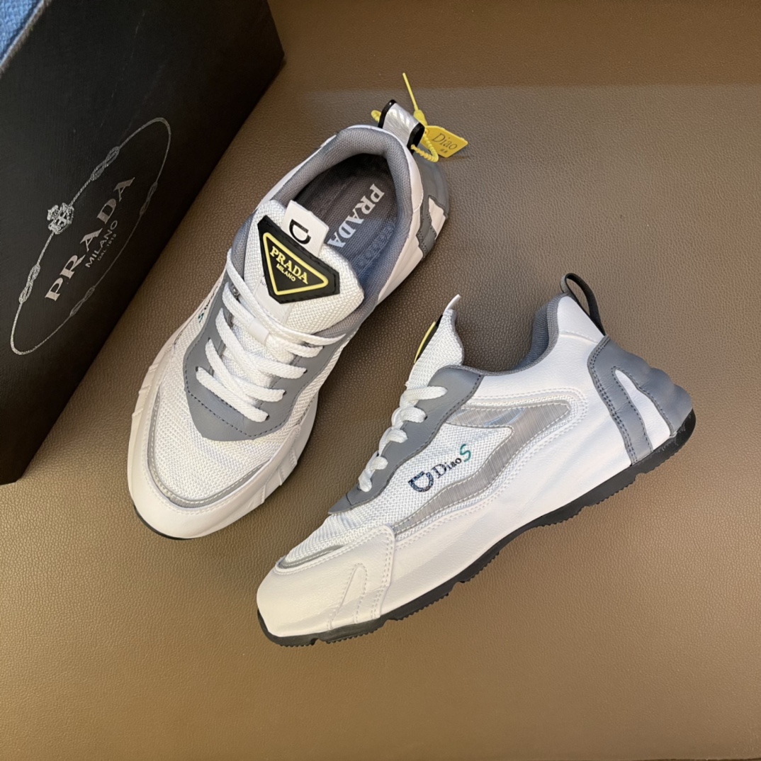 I5     普拉达～独特现代风运动鞋。专柜代购🏃休闲鞋😍😍 男士2022专柜同步发售，意大利进口原版品牌精选头柔软牛皮。🐑原版内里 拒绝脱色磨脚鞋底：原厂特供原版底，😍 超酷😍 法国懒人风格设计 ⚠️ 懒人套脚套脚 原单品质 超舒服原版底 。 适合户外司机驾车完美🚗男鞋