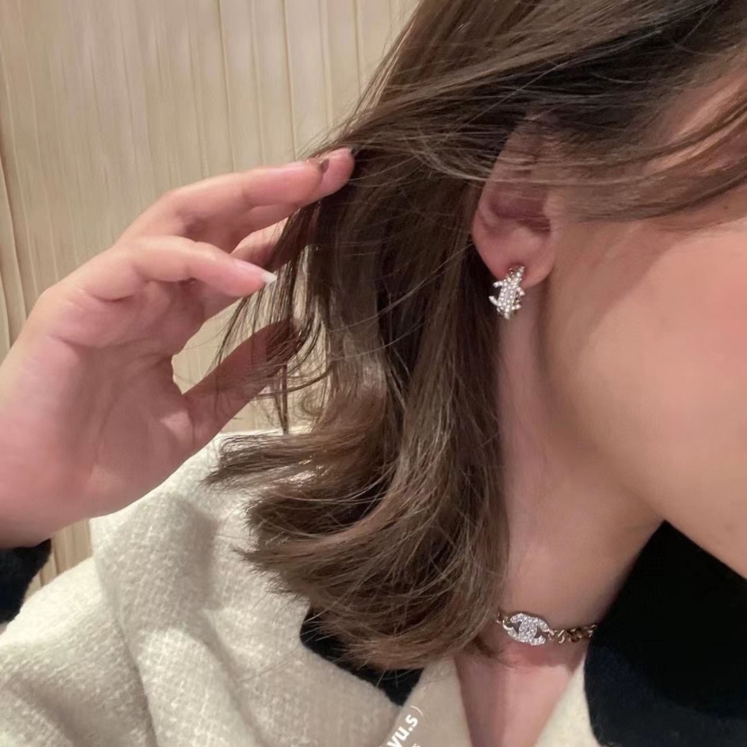 新款☑️CHANEL香奈儿满钻双c菱格耳钉耳环