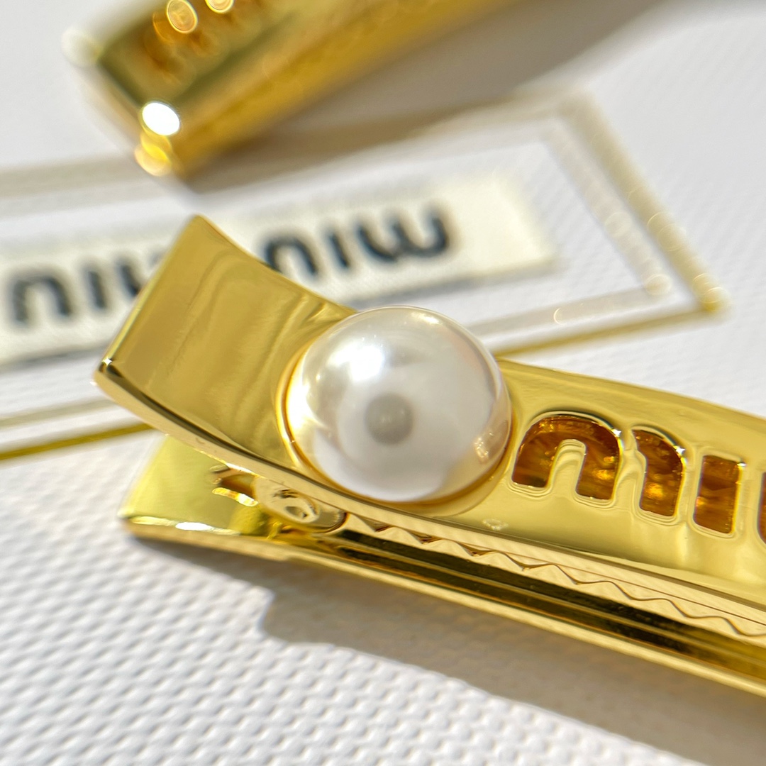 MIU MIU缪缪珍珠鸭嘴夹发夹发卡