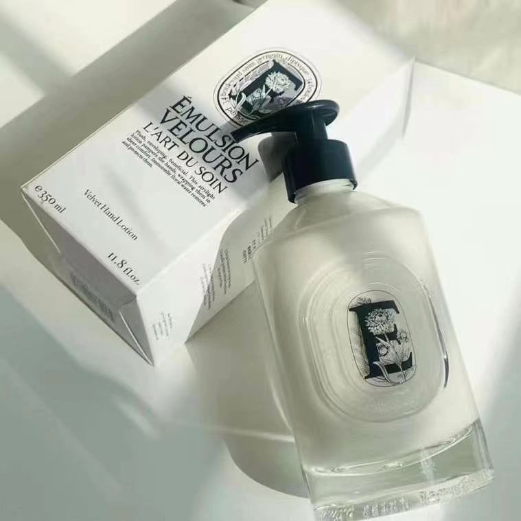 Diptyque Velvet Hand Lotion, 350ml - Nourishing & Protective Hand Care 2 i1649394006 5951 1