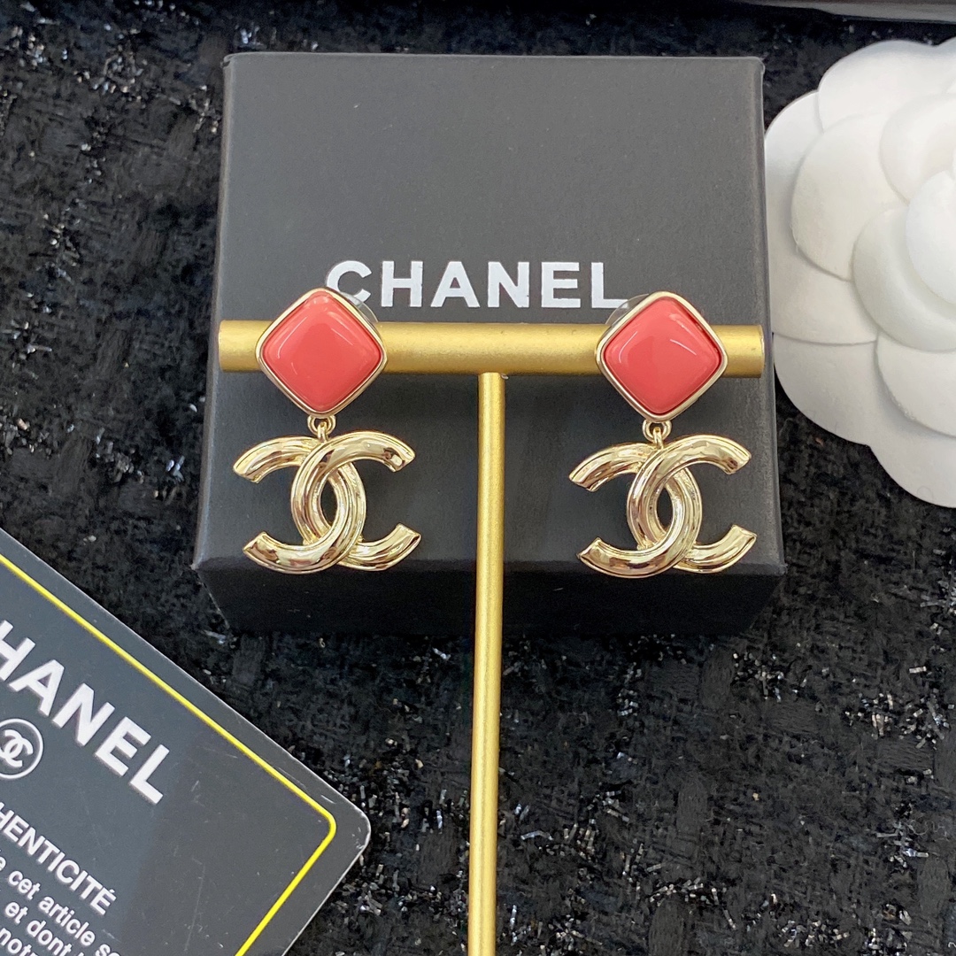  编码E1809   
🛍耳钉热销款火爆上新❣
🛍同步专柜‼️独家高端品质实拍图‼️代购级别‼️做工精致