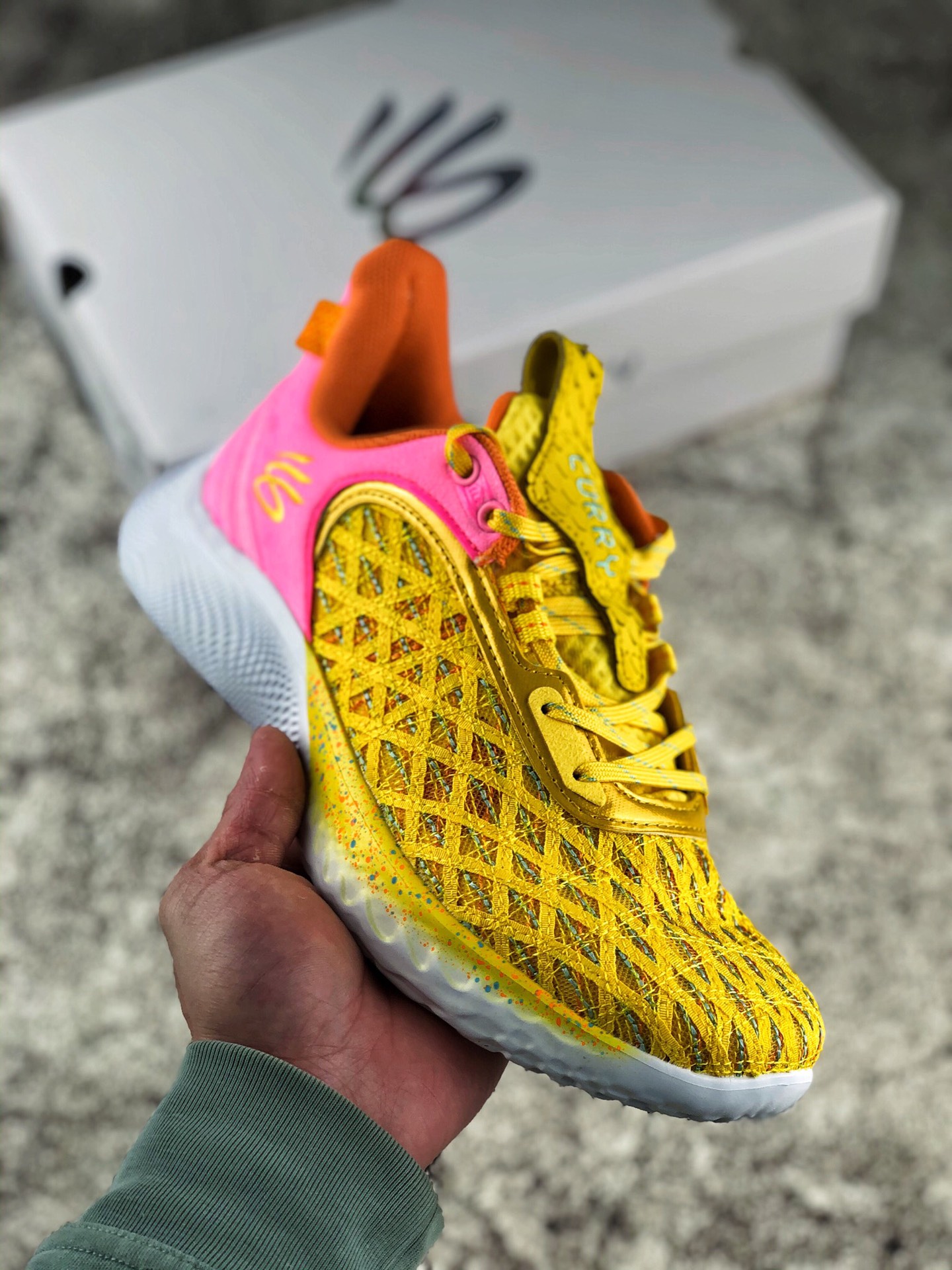 本地自取 支持放店
Under Armour Curry 9 XYUA 安德玛库里9代 实战篮球鞋 3024248-702
#搭载原装HOVR缓震大底，配备安德玛原装面料科技 原档案编织数据 纹路 卡色
尺码：40 40.5 41 42 42.5 43 44 44.5 45 46 G.C3