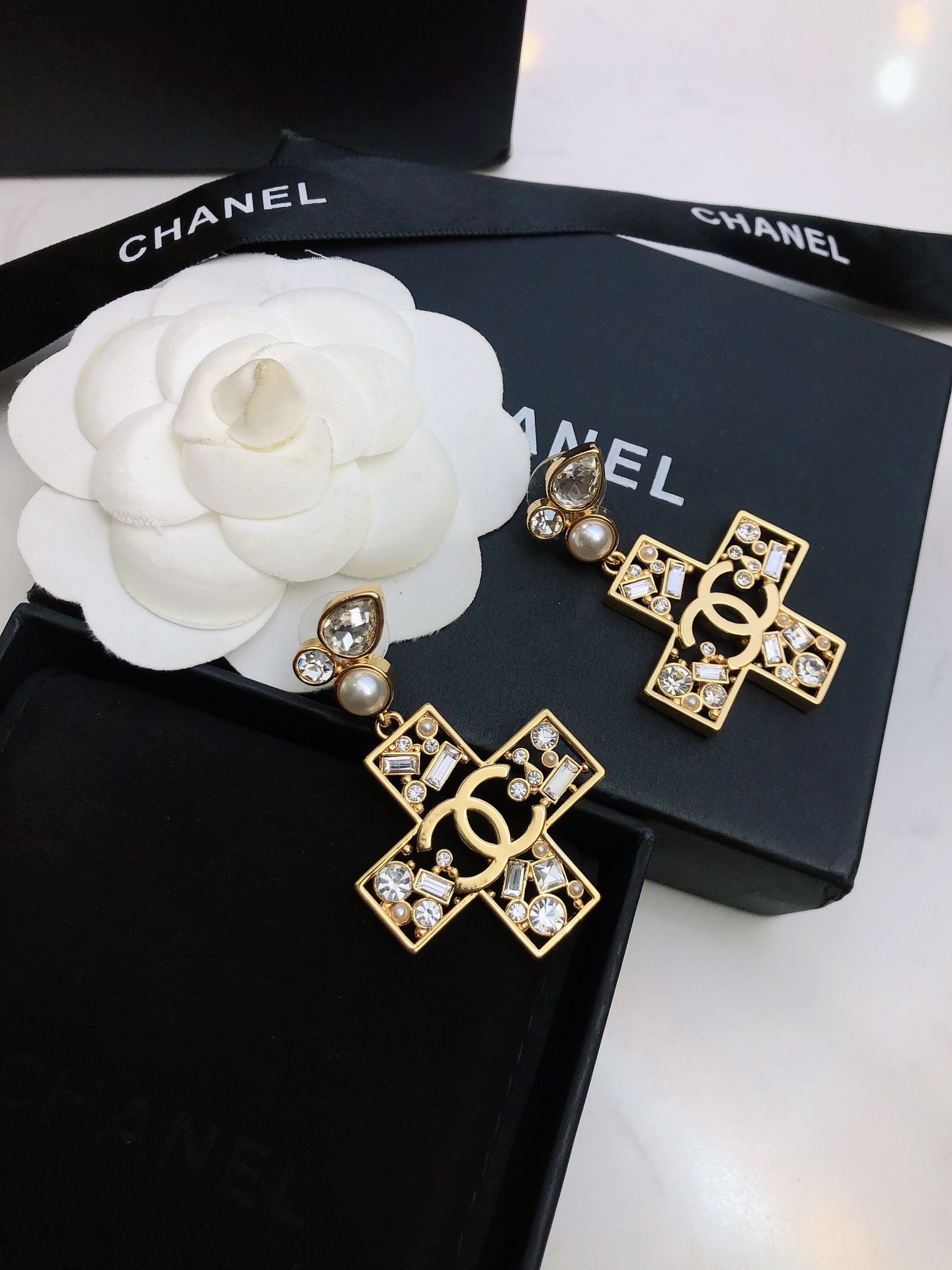 Chanel香奈儿 中古 双C耳钉👀小香家的款式真心无需多介绍😘🎶每一款都超好看，精致大方，非常显气质。