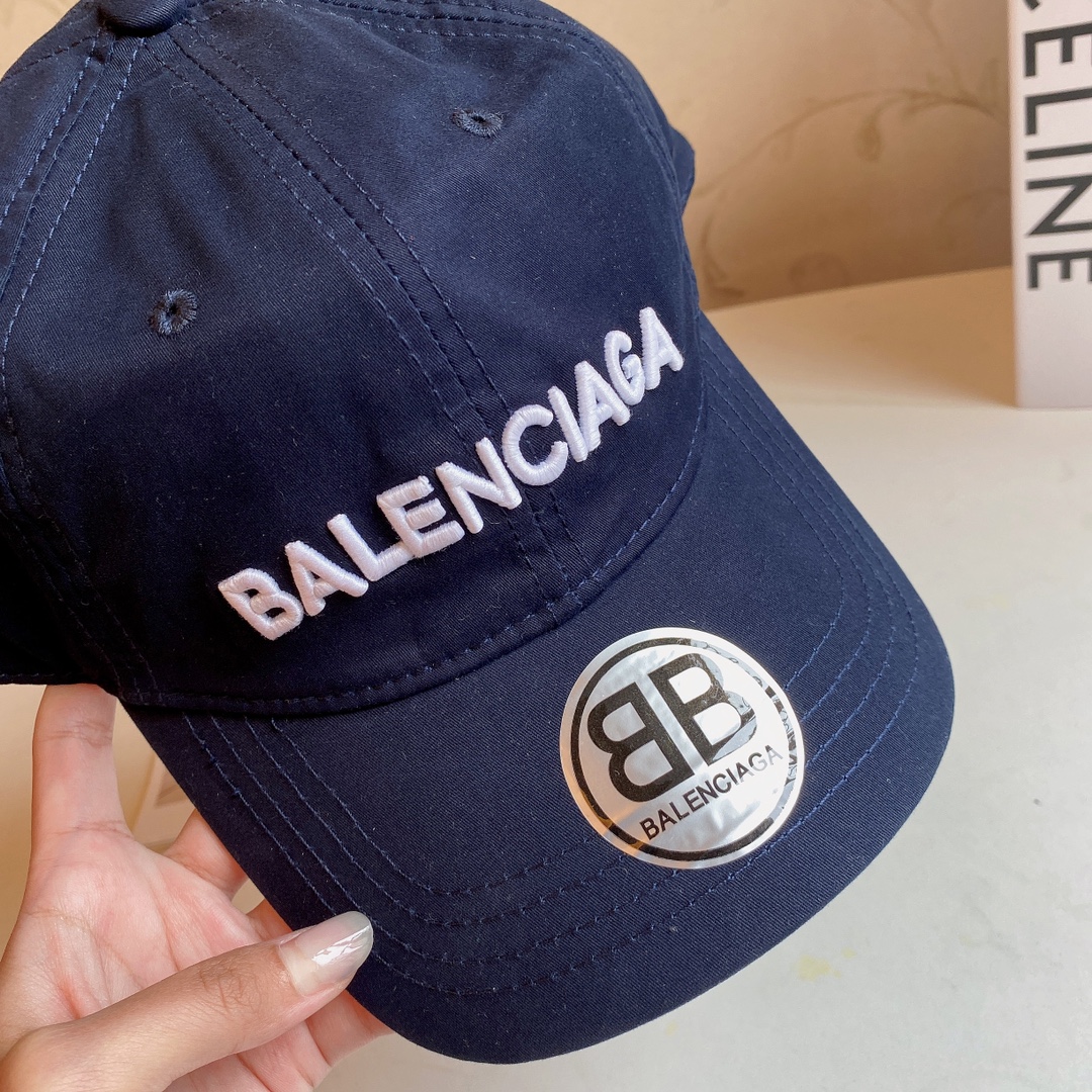 Balenciaga巴黎世家“BB”立体刺绣棒球帽