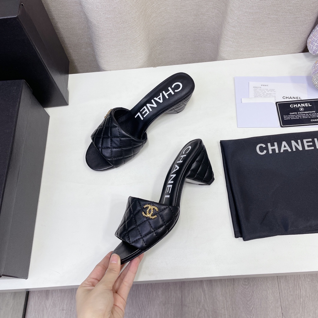--CHANEL𝟐𝟎𝟐𝟐/𝐒𝐒 𝐧𝐞𝐰 Primavera temprana diamante celosía talón cónico doble C hebilla zapati