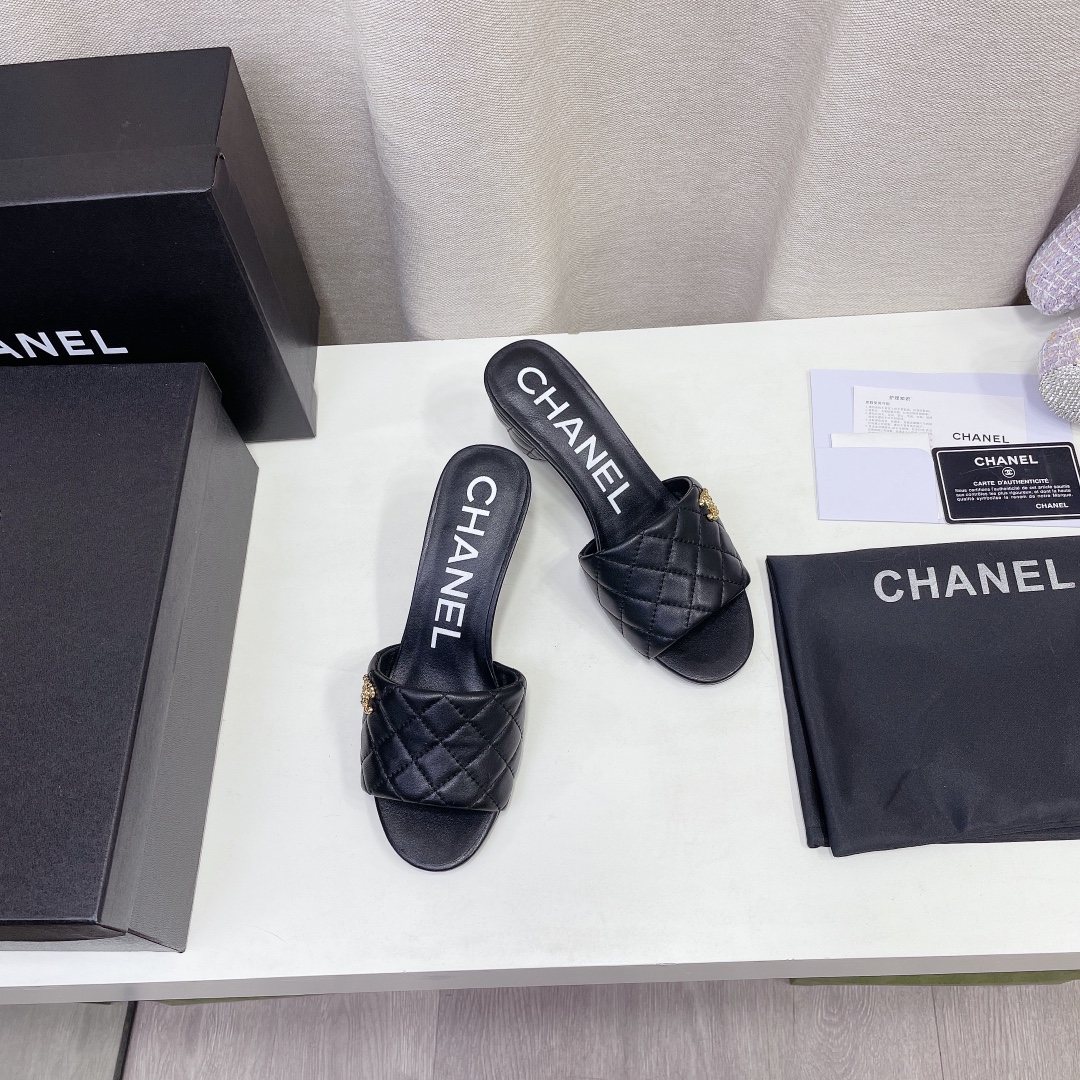 --CHANEL𝟐𝟎𝟐𝟐/𝐒𝐒 𝐧𝐞𝐰 Primavera temprana diamante celosía talón cónico doble C hebilla zapati