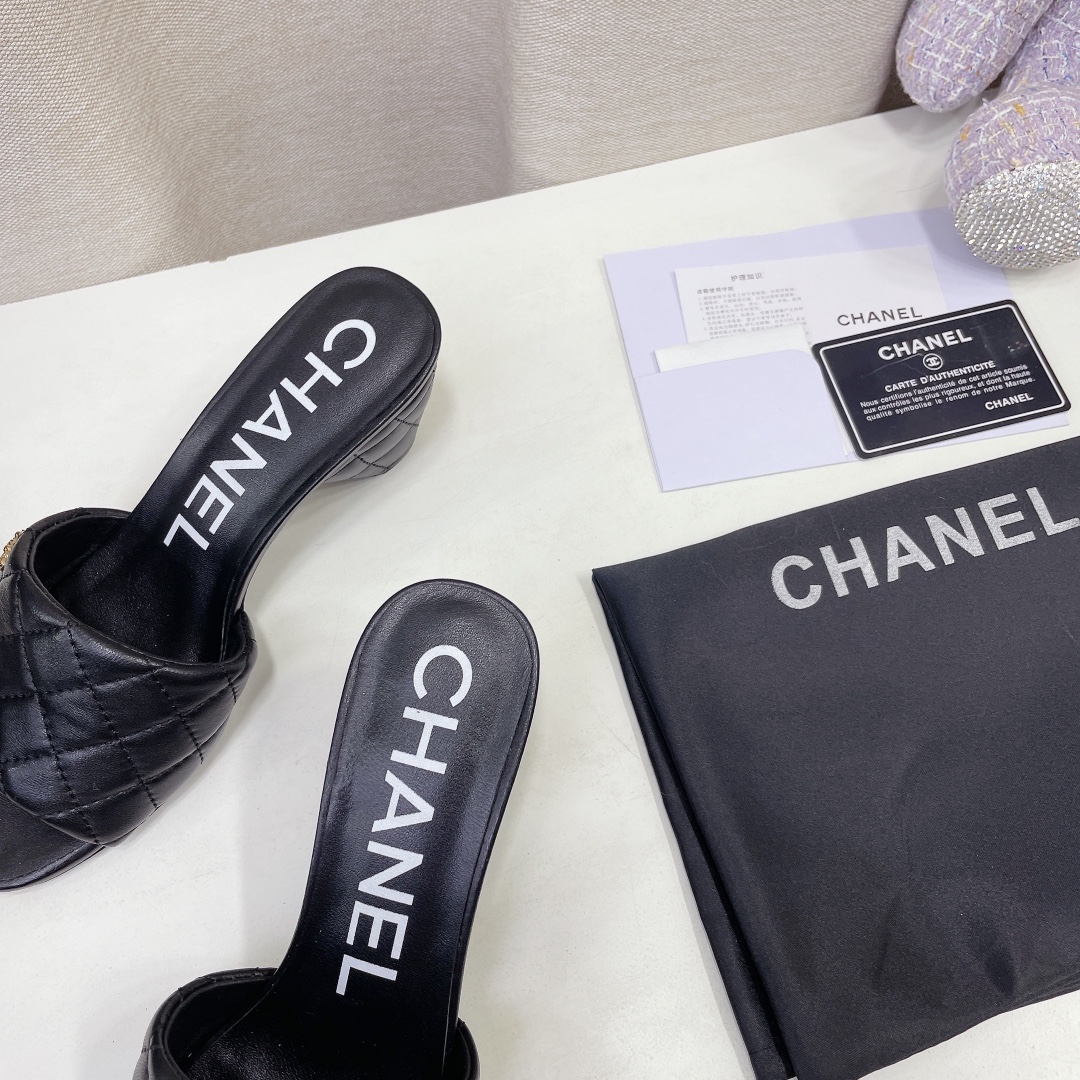 --CHANEL𝟐𝟎𝟐𝟐/𝐒𝐒 𝐧𝐞𝐰 Primavera temprana diamante celosía talón cónico doble C hebilla zapati