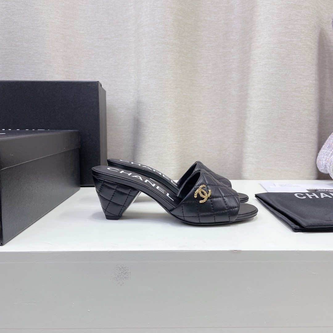--CHANEL𝟐𝟎𝟐𝟐/𝐒𝐒 𝐧𝐞𝐰 Primavera temprana diamante celosía talón cónico doble C hebilla zapati