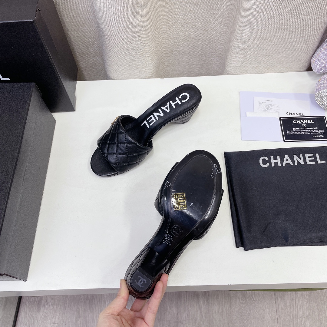 --CHANEL𝟐𝟎𝟐𝟐/𝐒𝐒 𝐧𝐞𝐰 Primavera temprana diamante celosía talón cónico doble C hebilla zapati